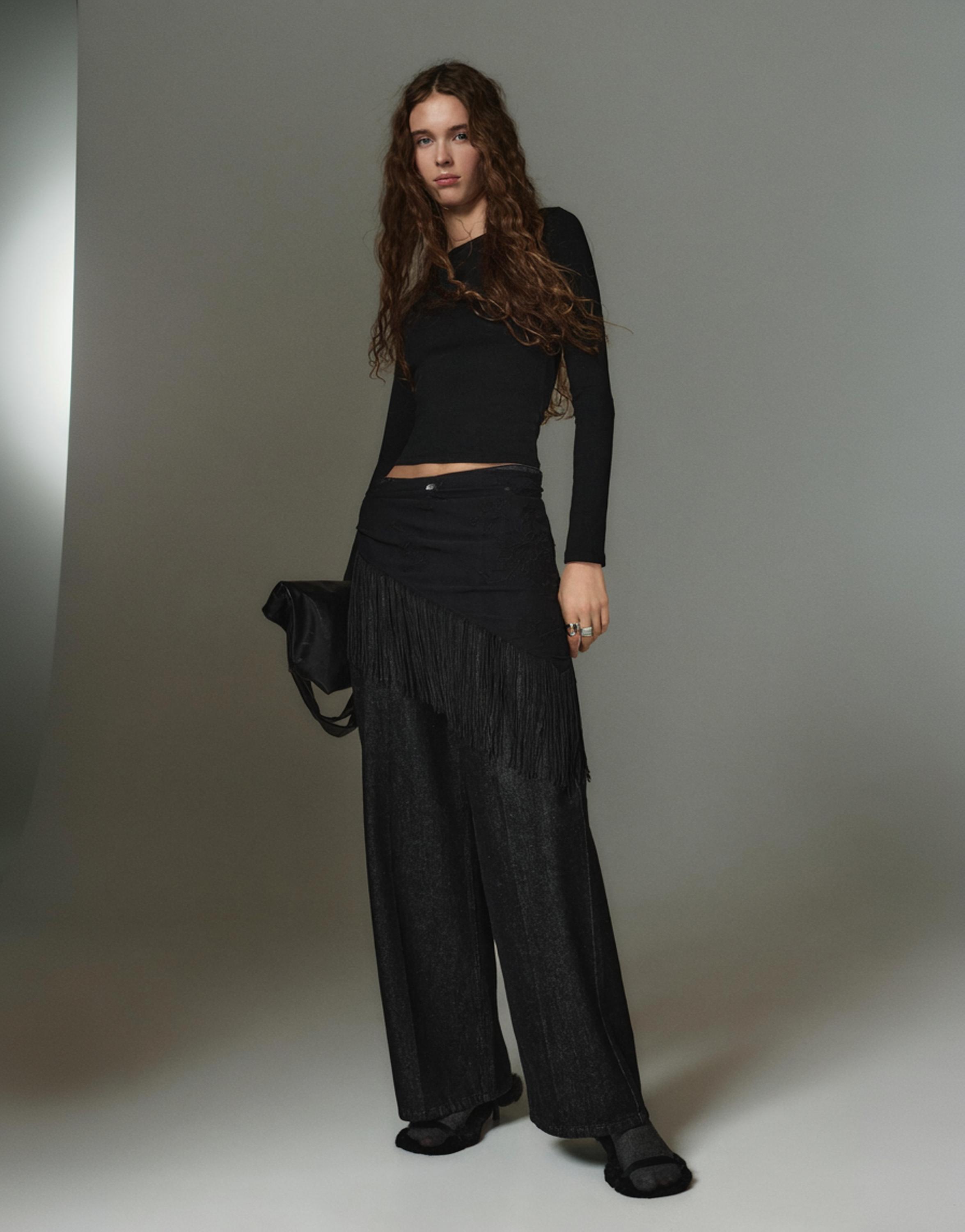 Uzun kollu geniş yaka t-shirt - Görsel 14