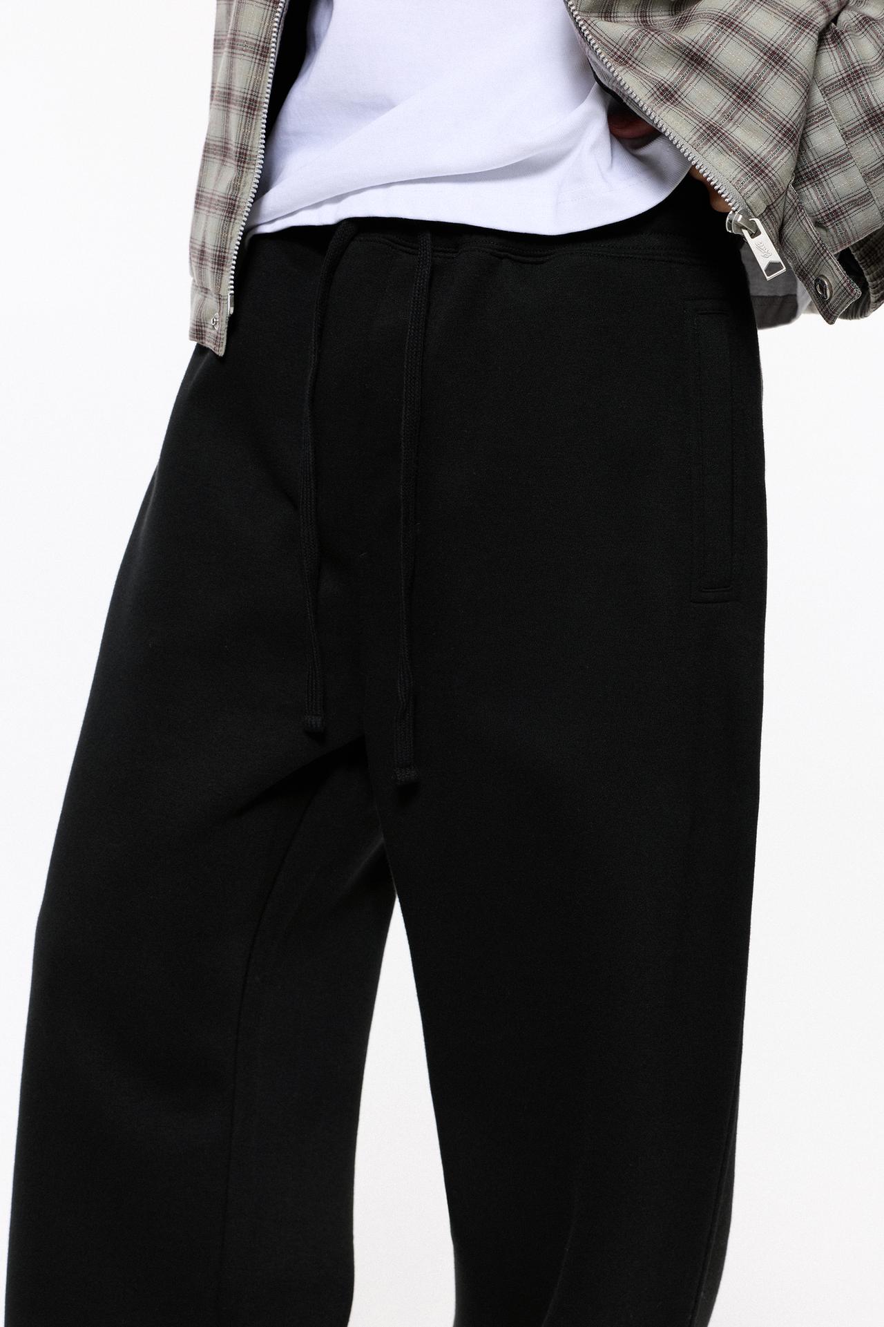 Basic baggy tracksuit bottoms — Black
