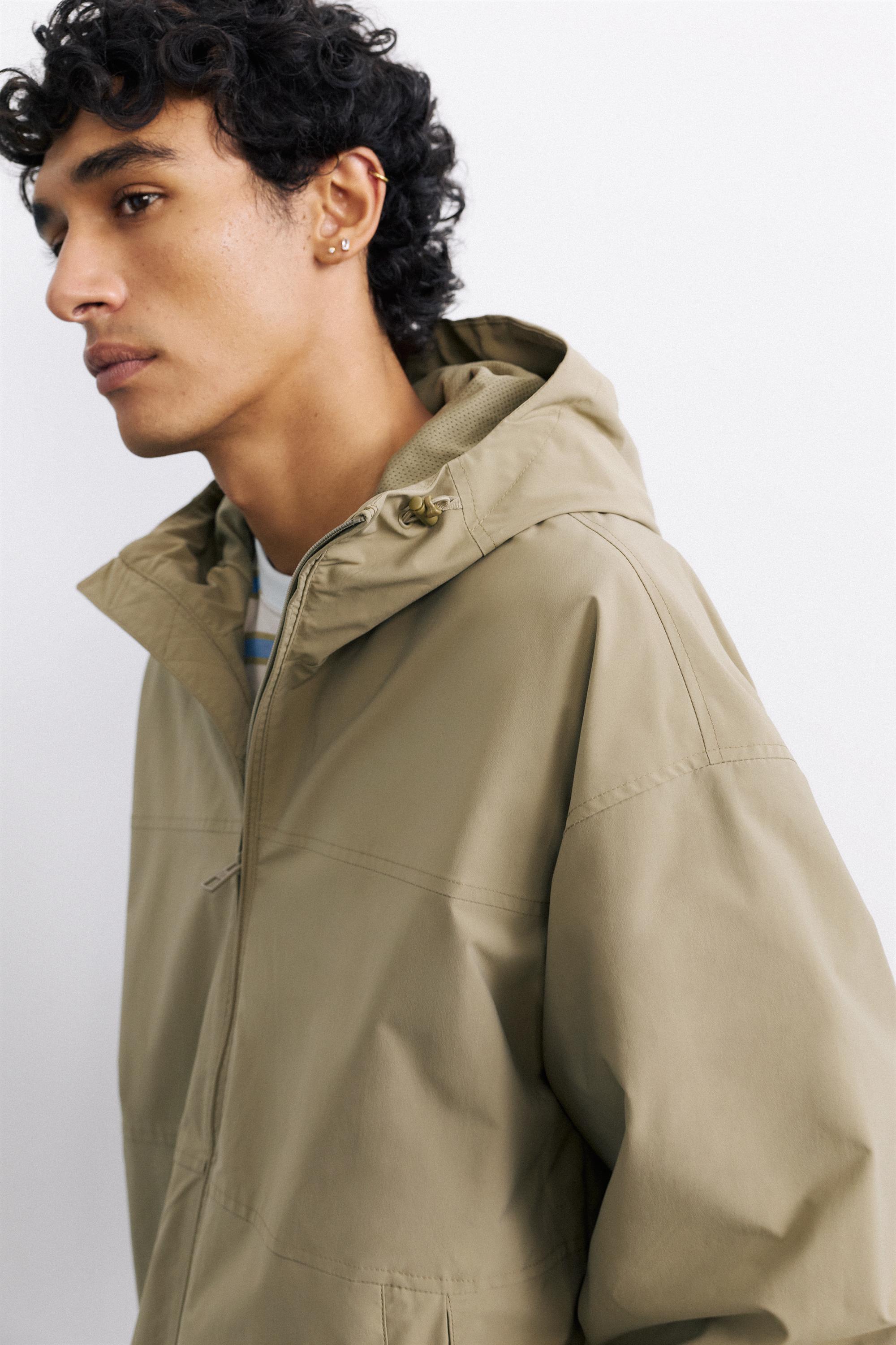 Lightweight hooded raincoat — Sand