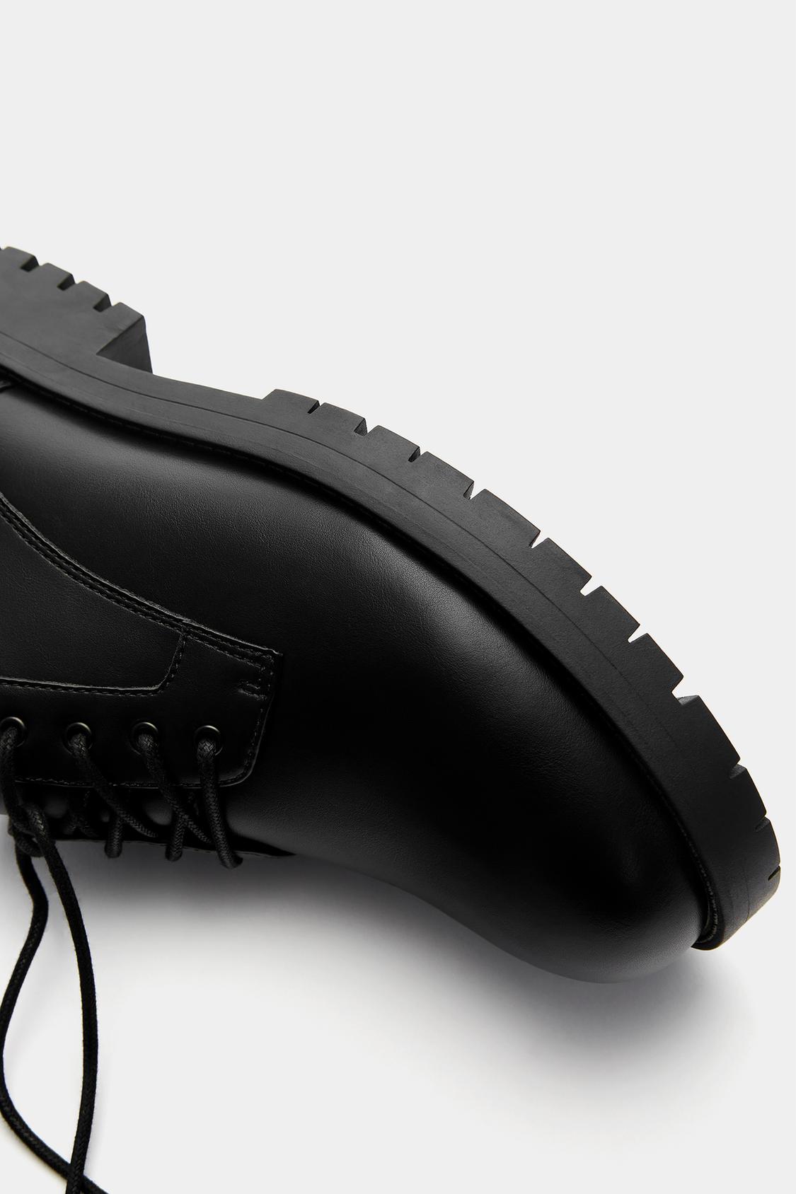 Schuhe mit Schnürverschluss - PULL&BEAR 