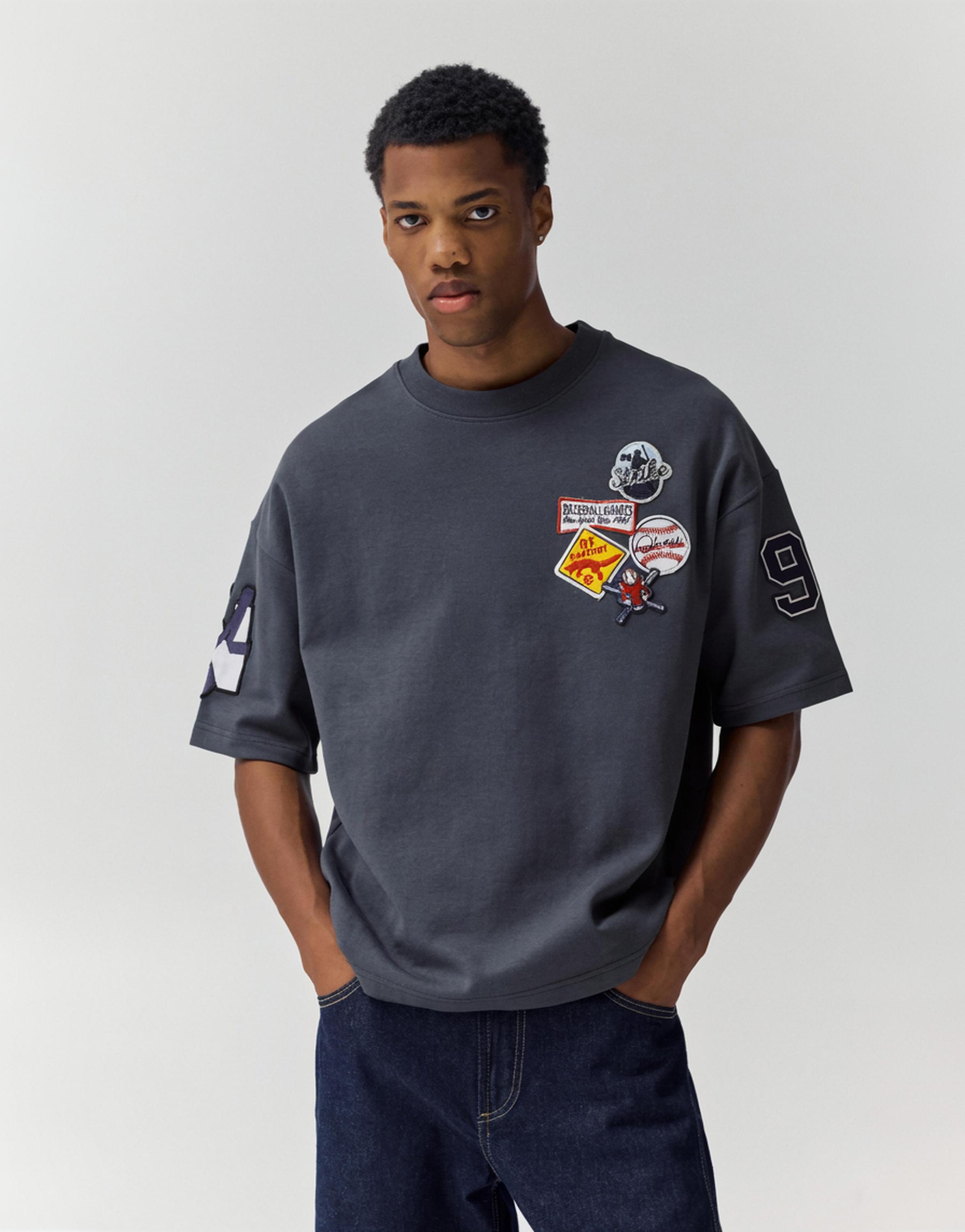 Kısa kollu yama detaylı sweatshirt - Görsel 7
