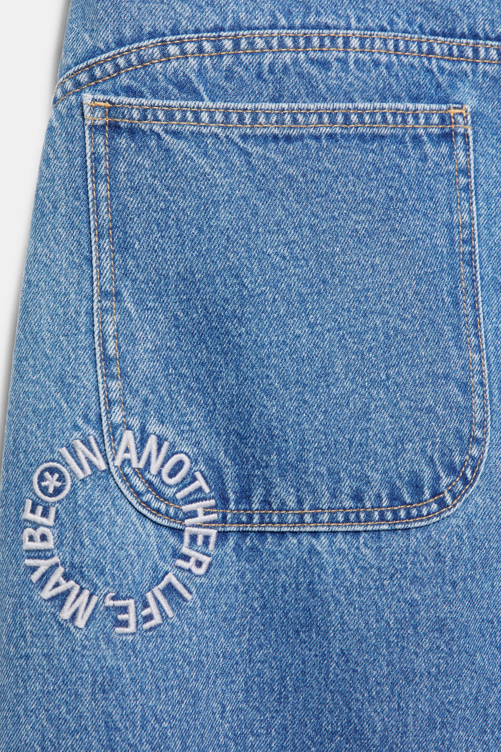 Balloon fit jeans with embroidered text — Medium blue