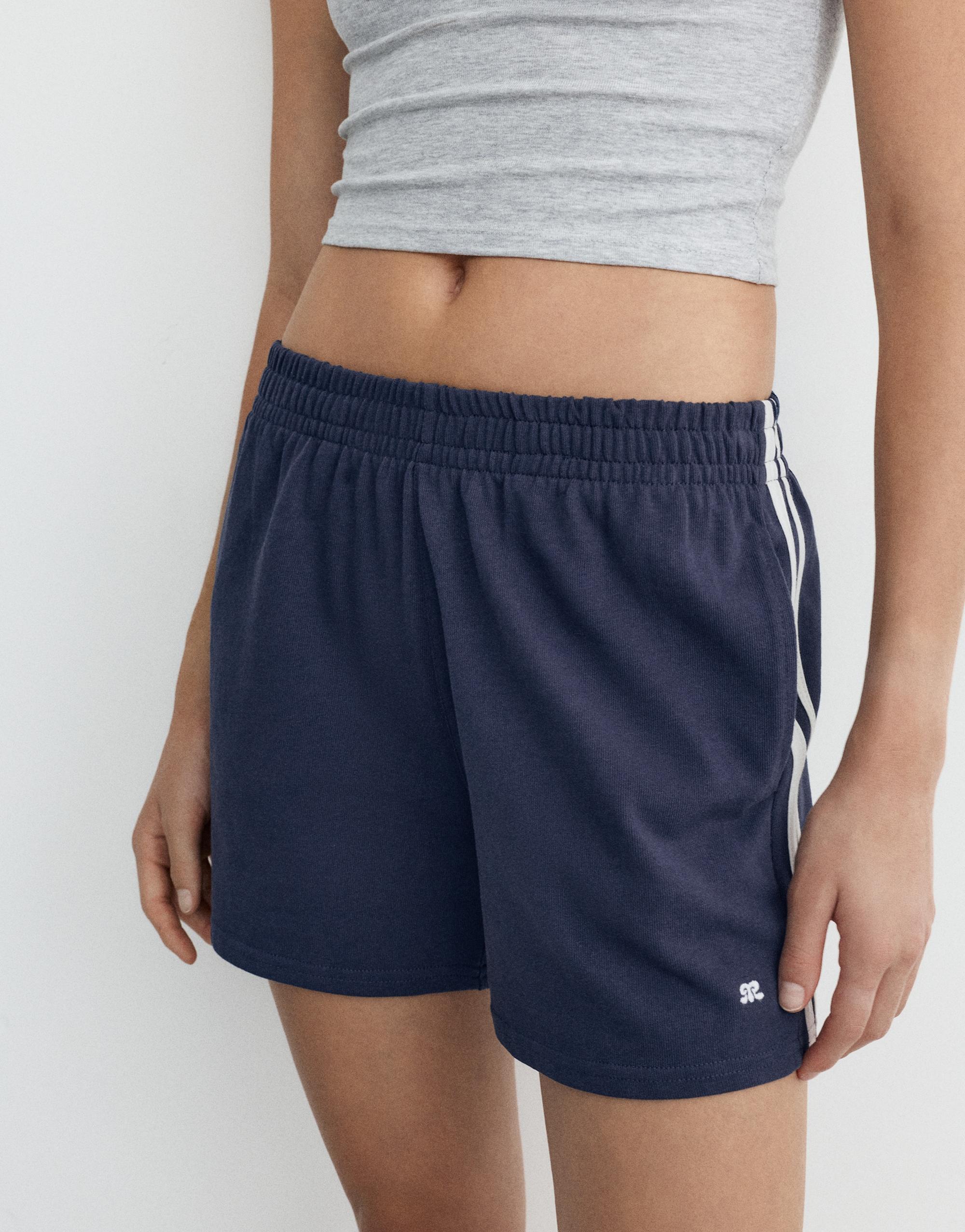 Sports shorts with side stripes — Dark navy
