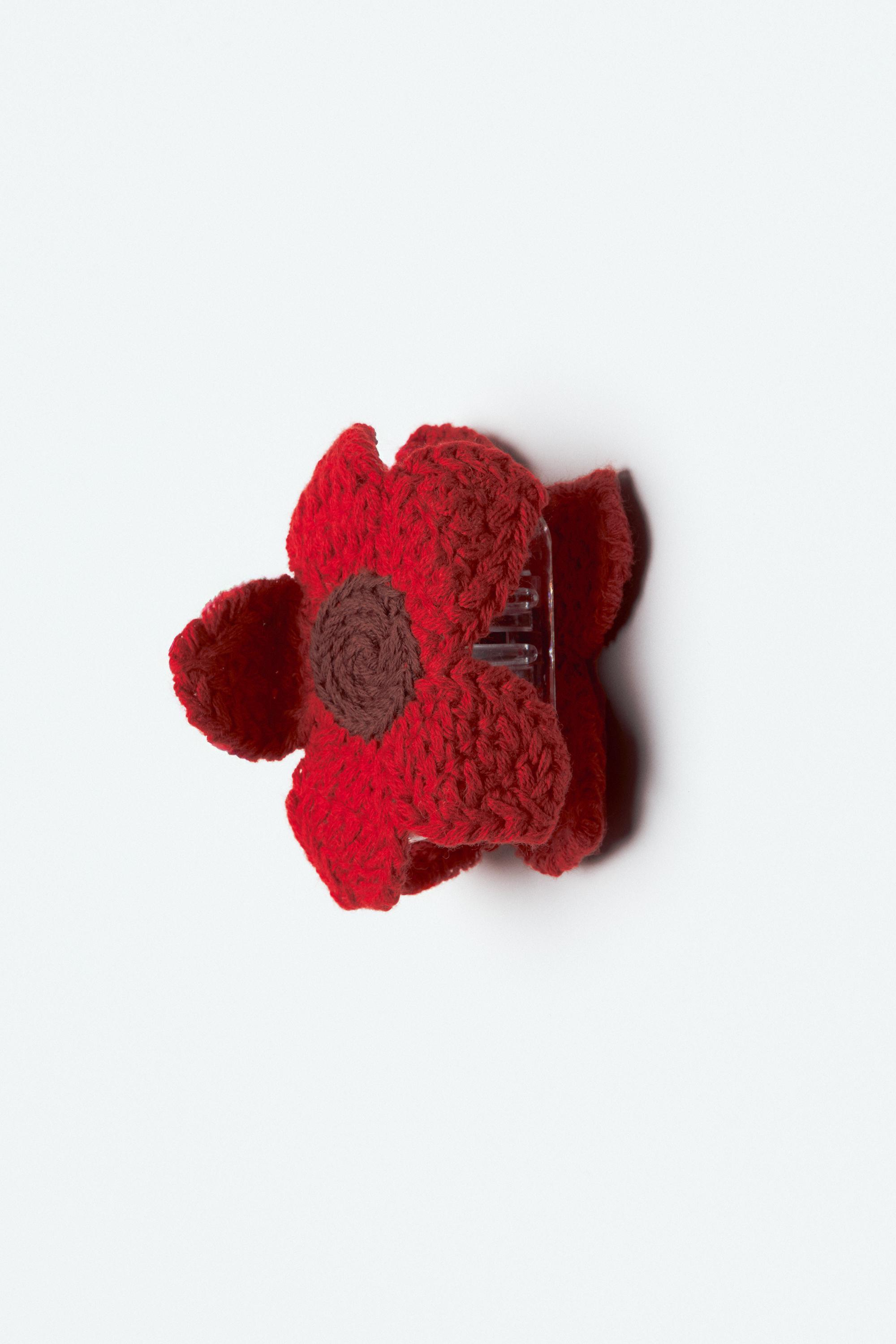 Crochet flower hair clip — Red