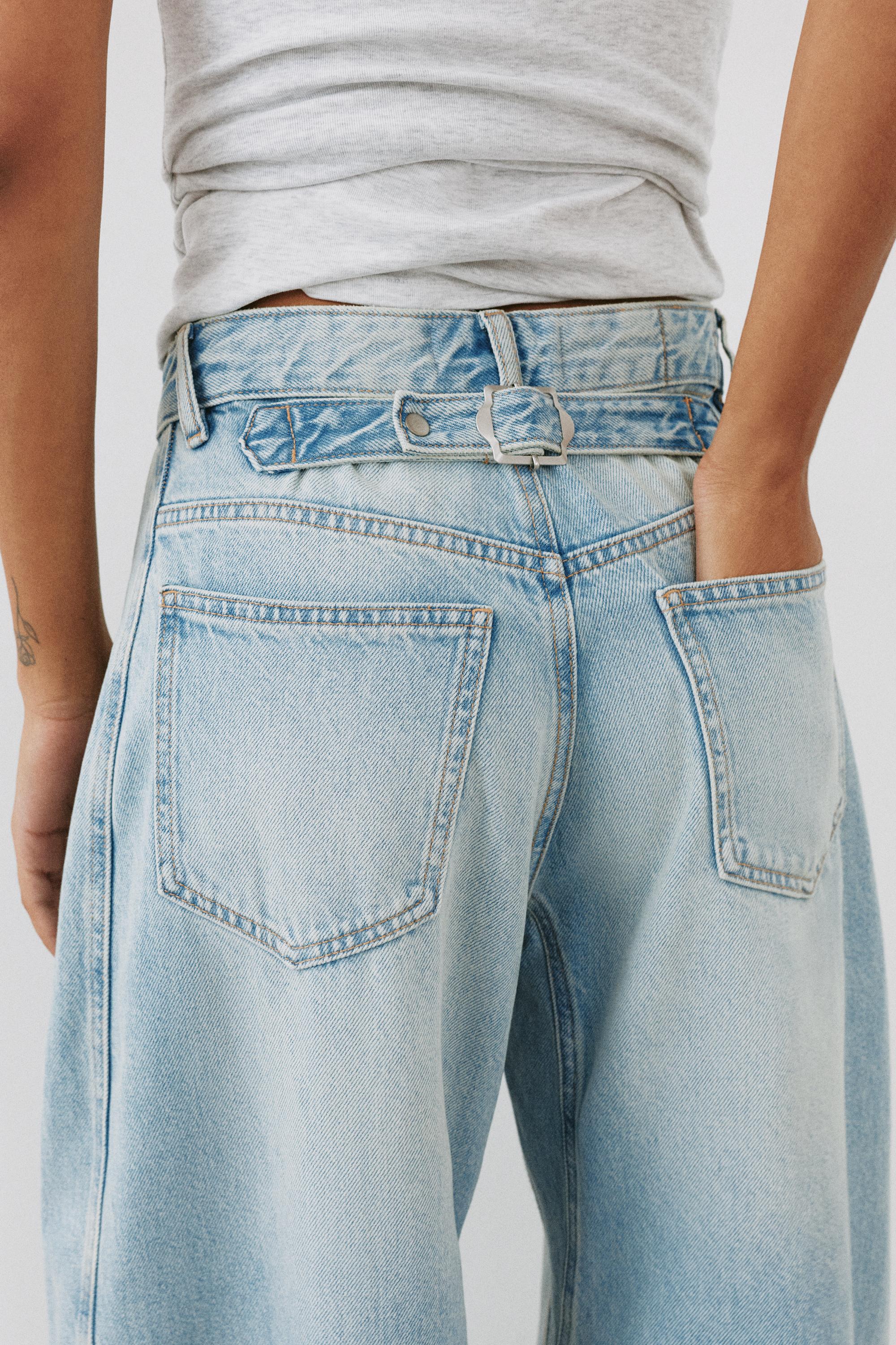 Balloon jeans with belt loops — Pale blue