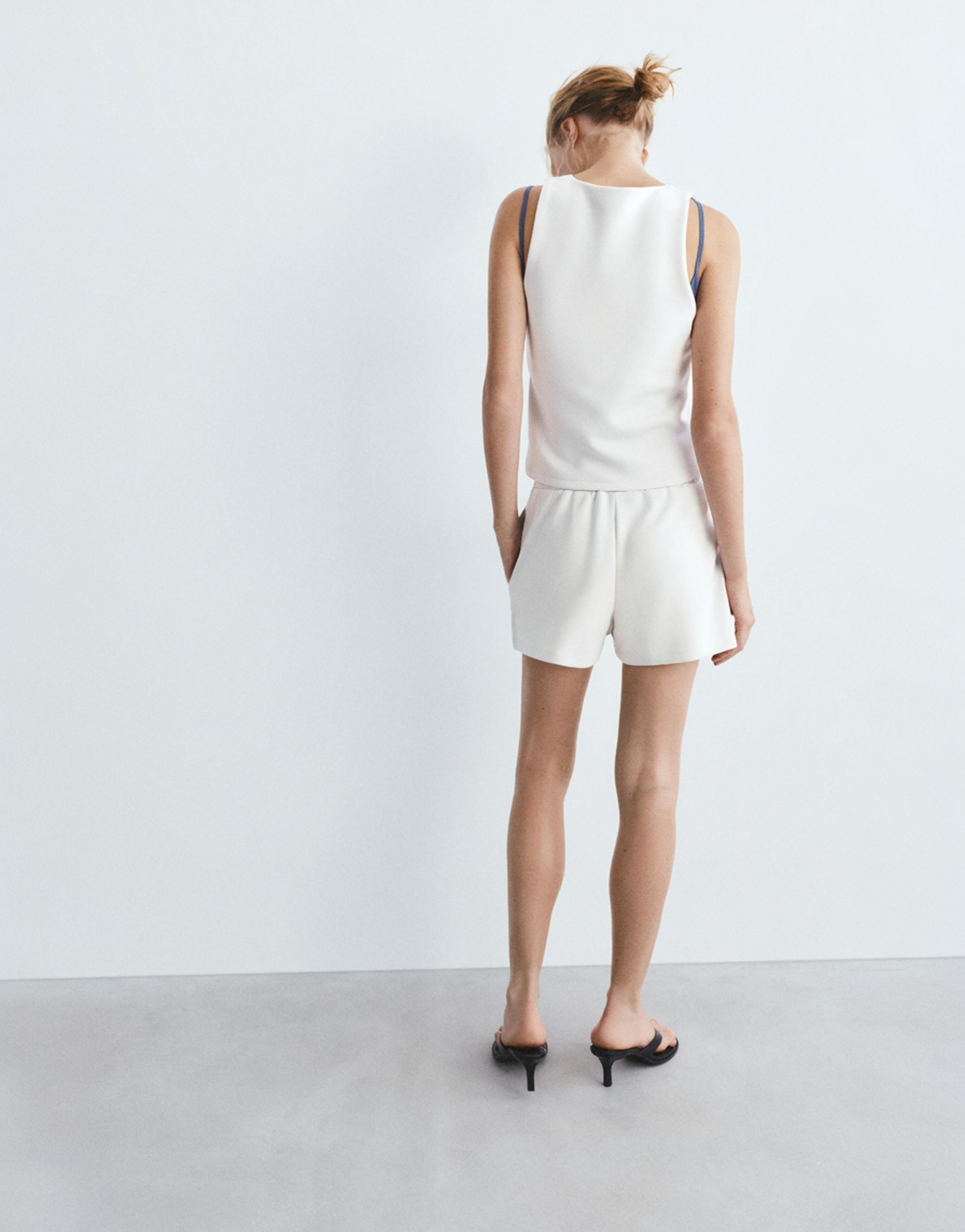 Soft touch sports shorts — Ecru
