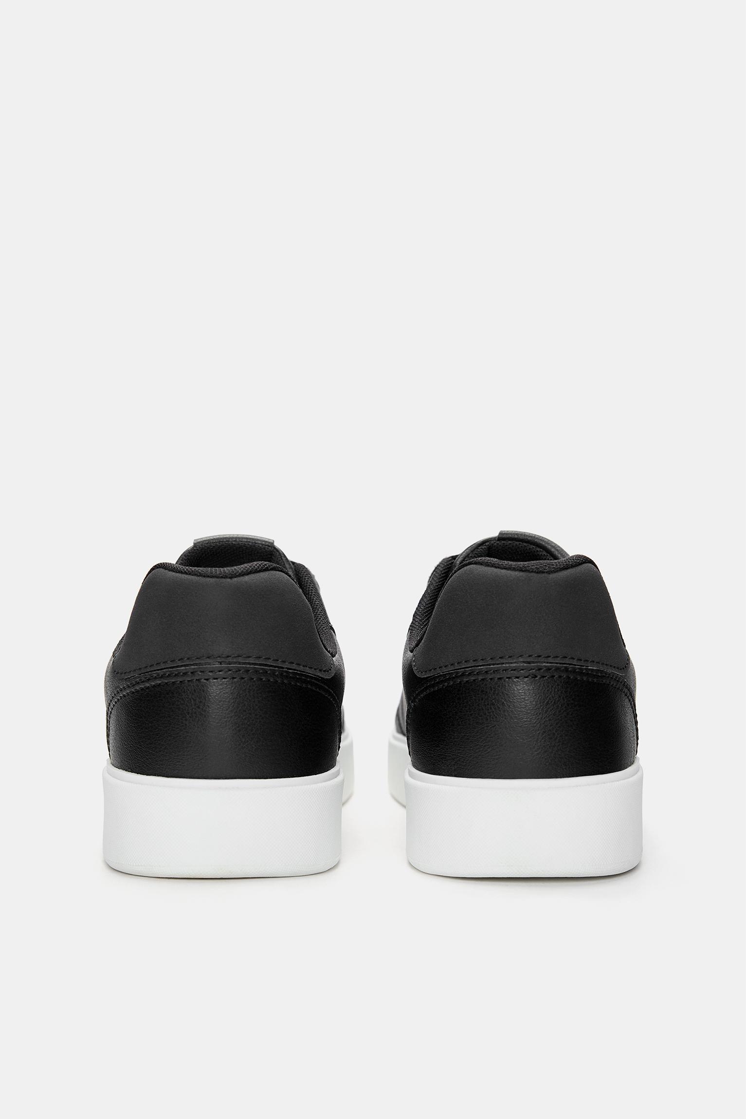 Casual trainers — Contrast