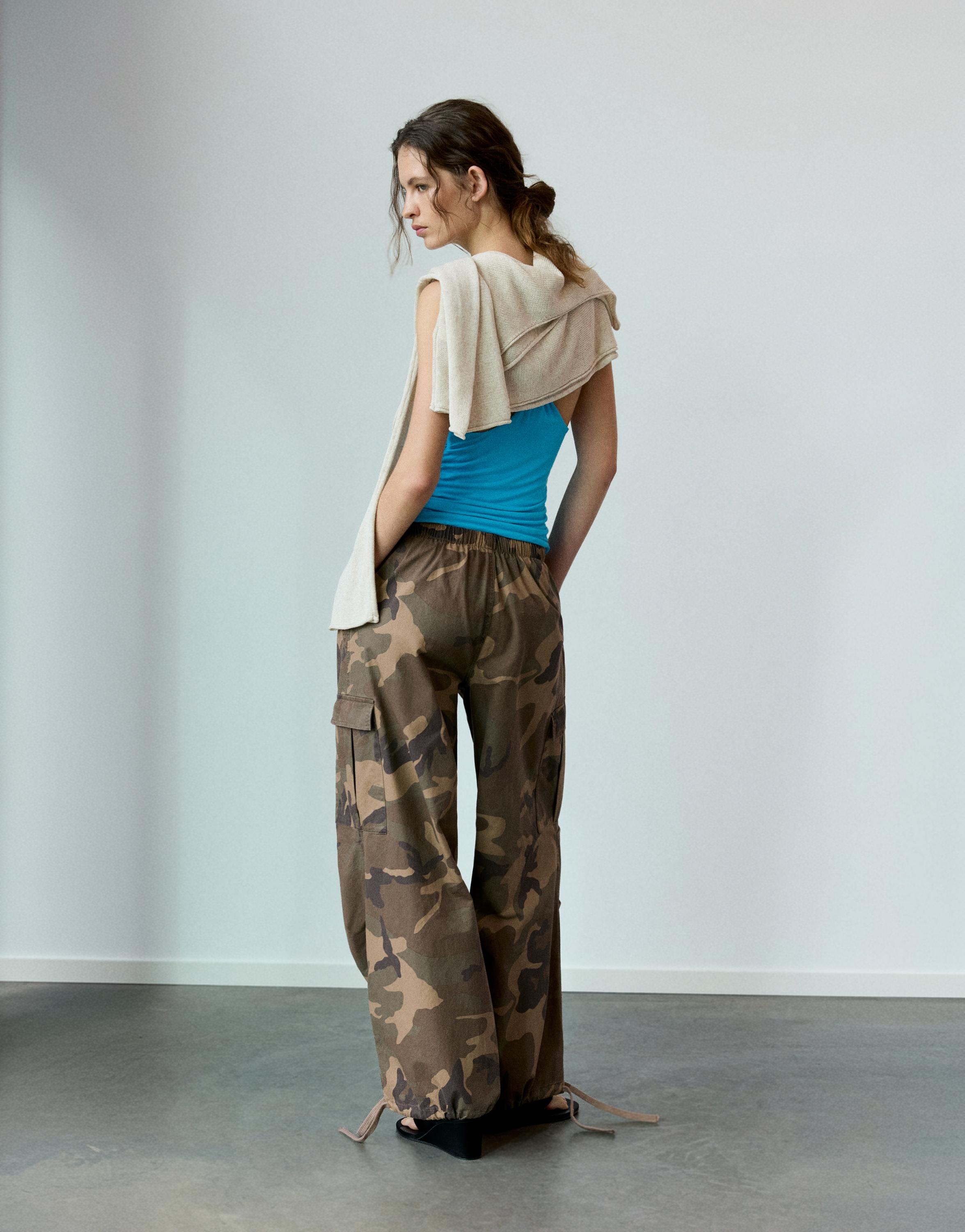 Printed parachute trousers — Khaki