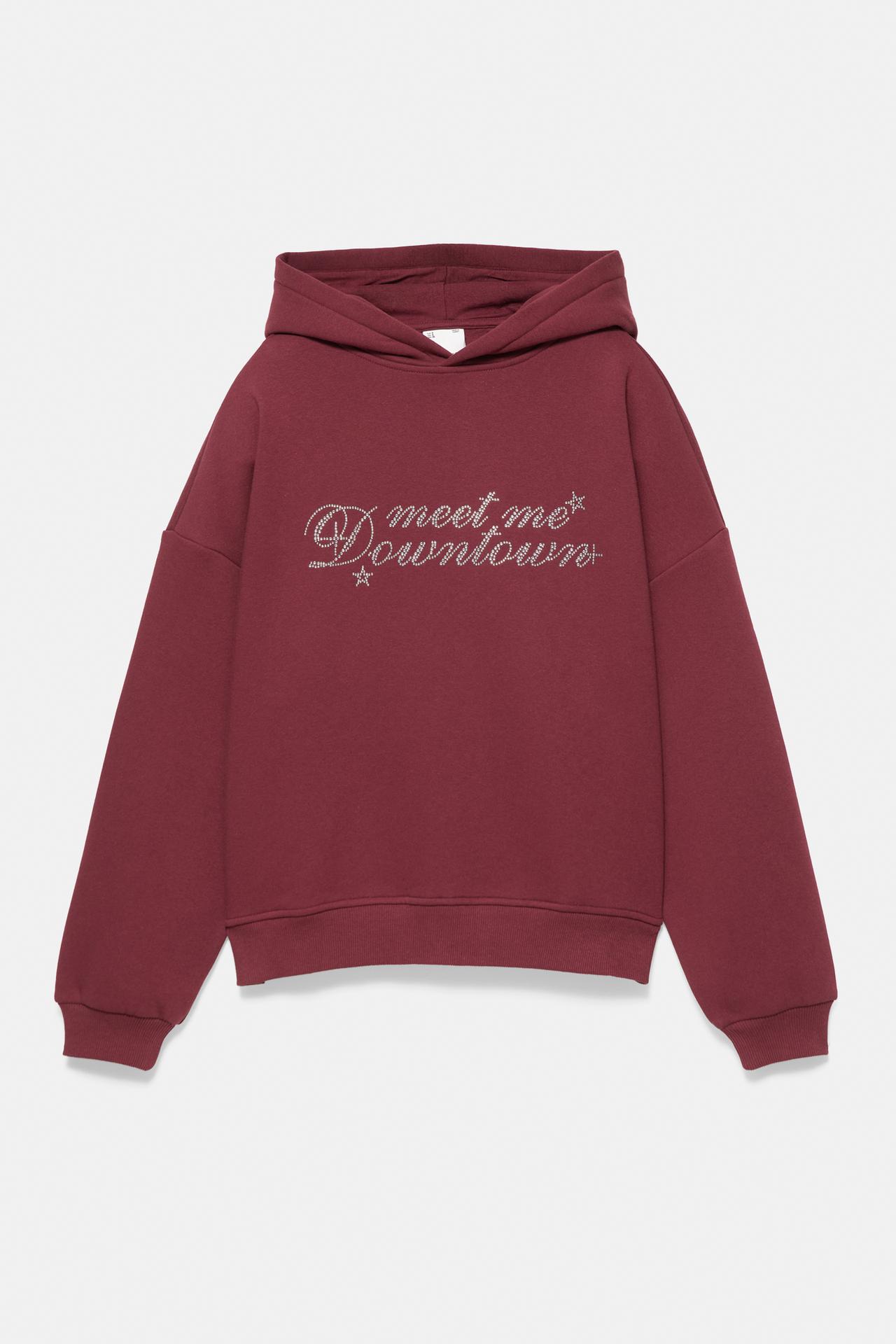 Sweatshirt with hood and rhinestone graphic — Maroon