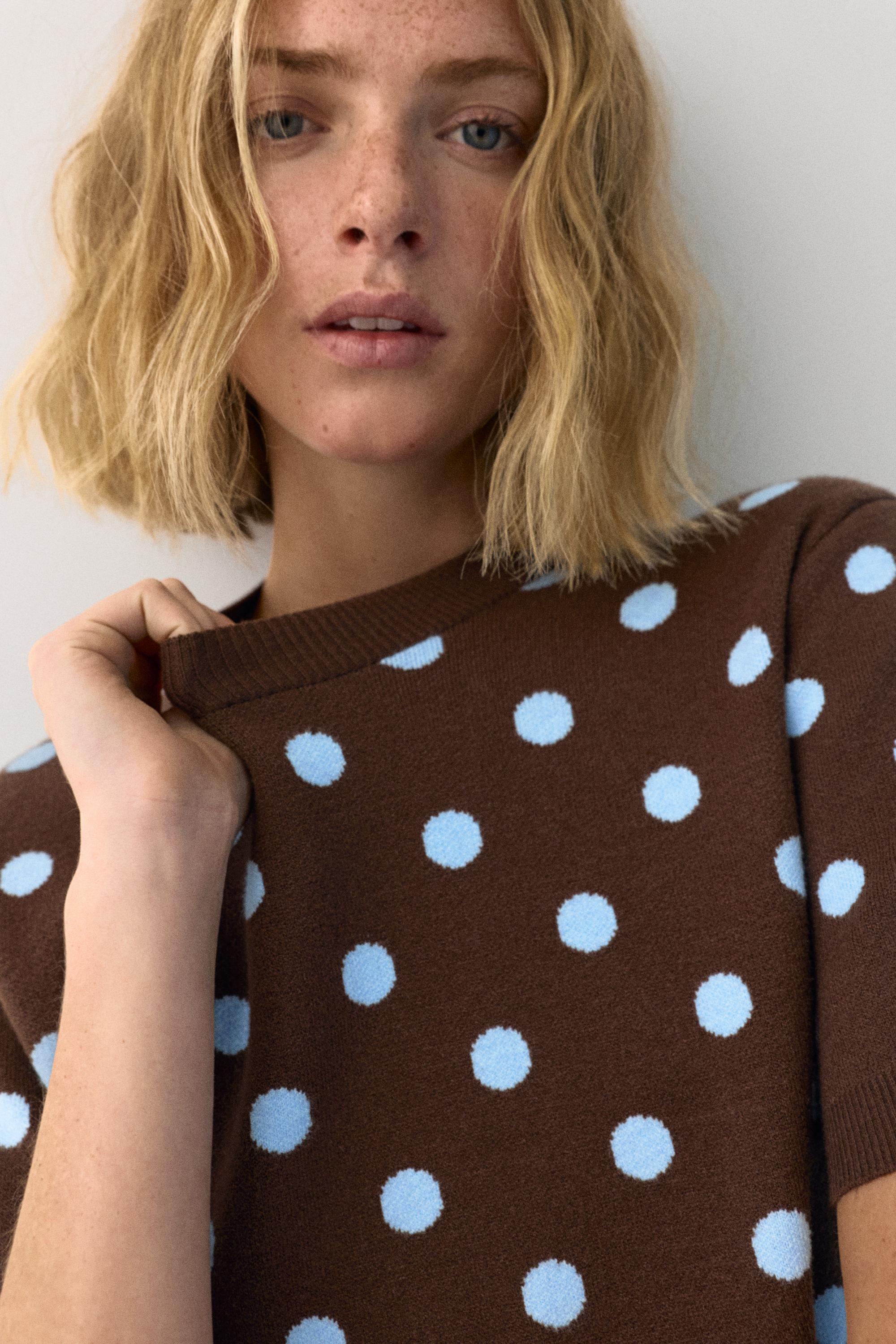 Puantiye desenli kısa kollu top - Görsel 9