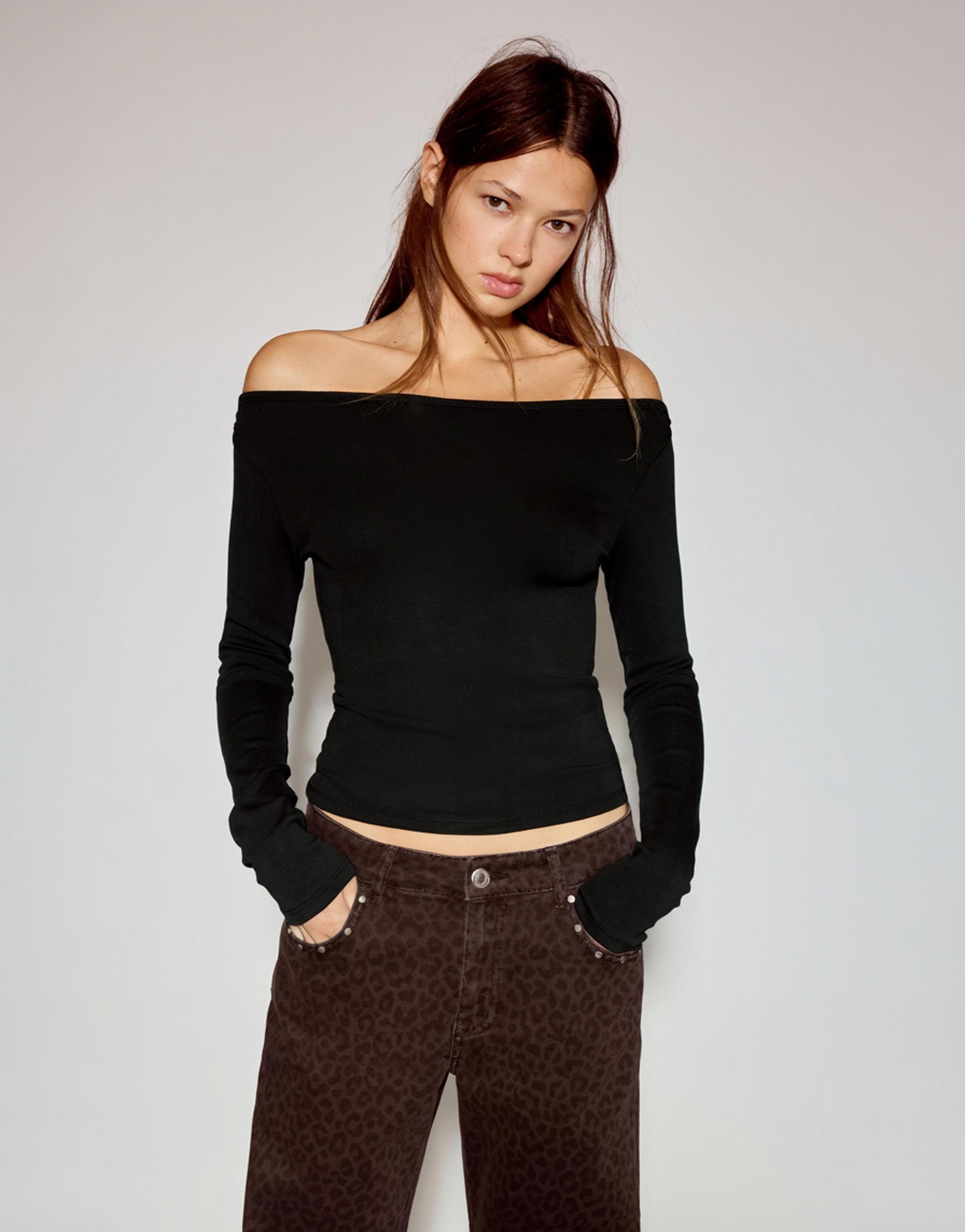 Uzun kollu geniş yaka t-shirt - Görsel 26