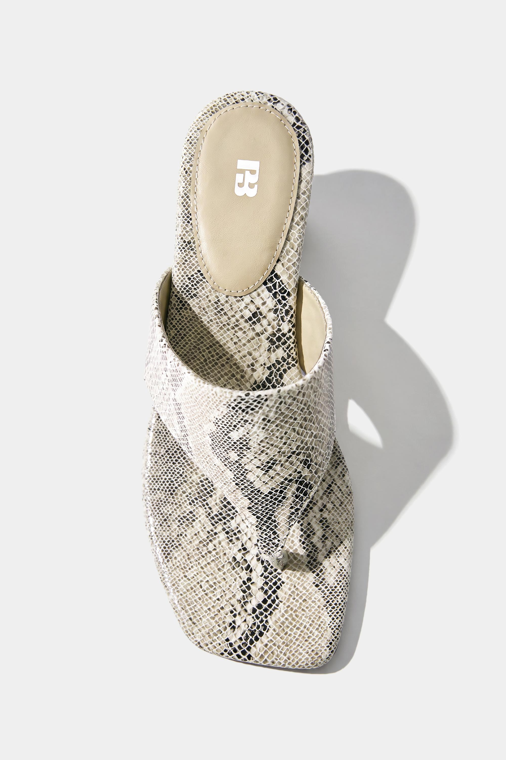 Snakeskin print high-heel sandals — Contrast