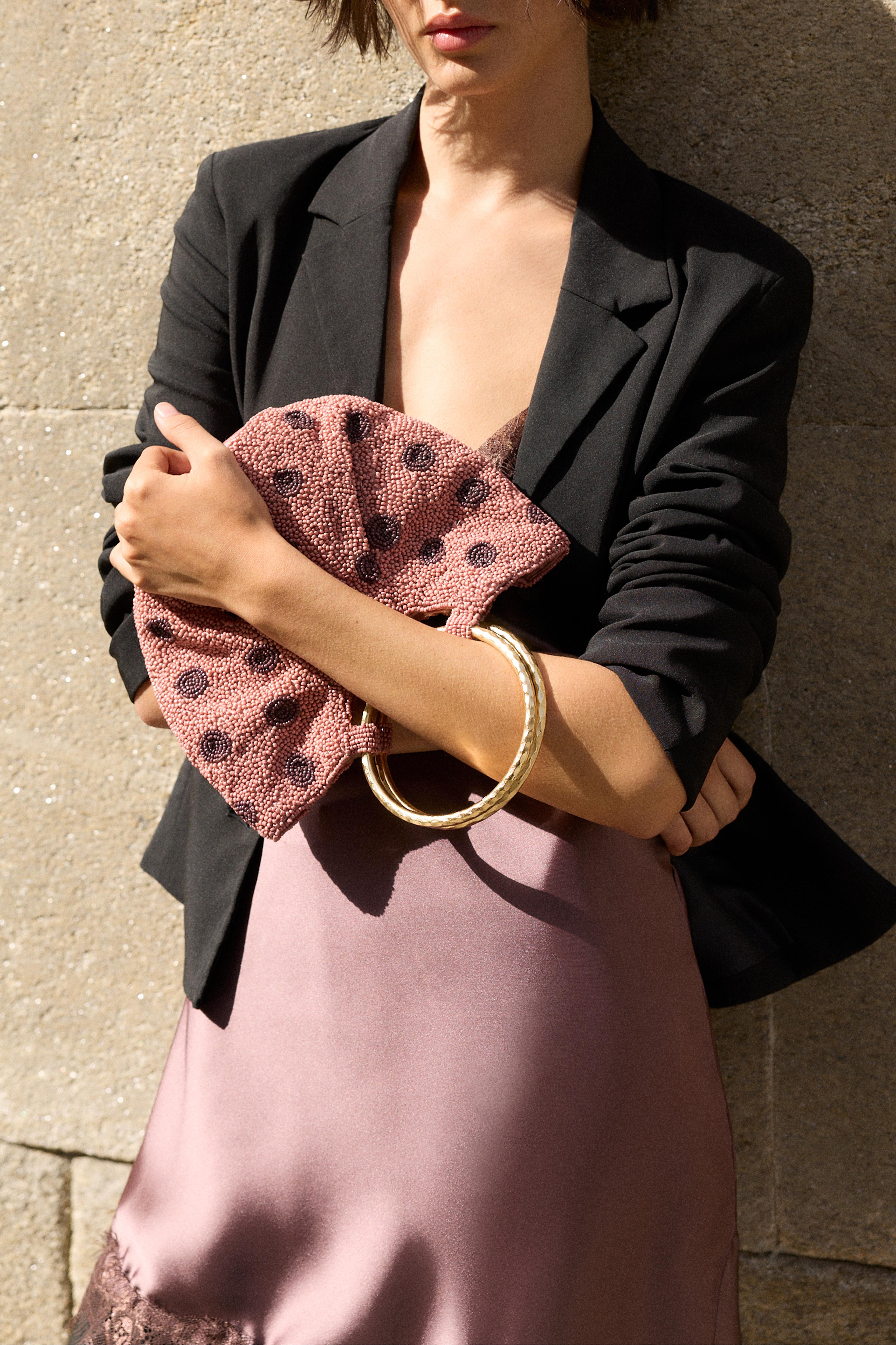 Puantiye desenli metal saplı çanta - Görsel 12