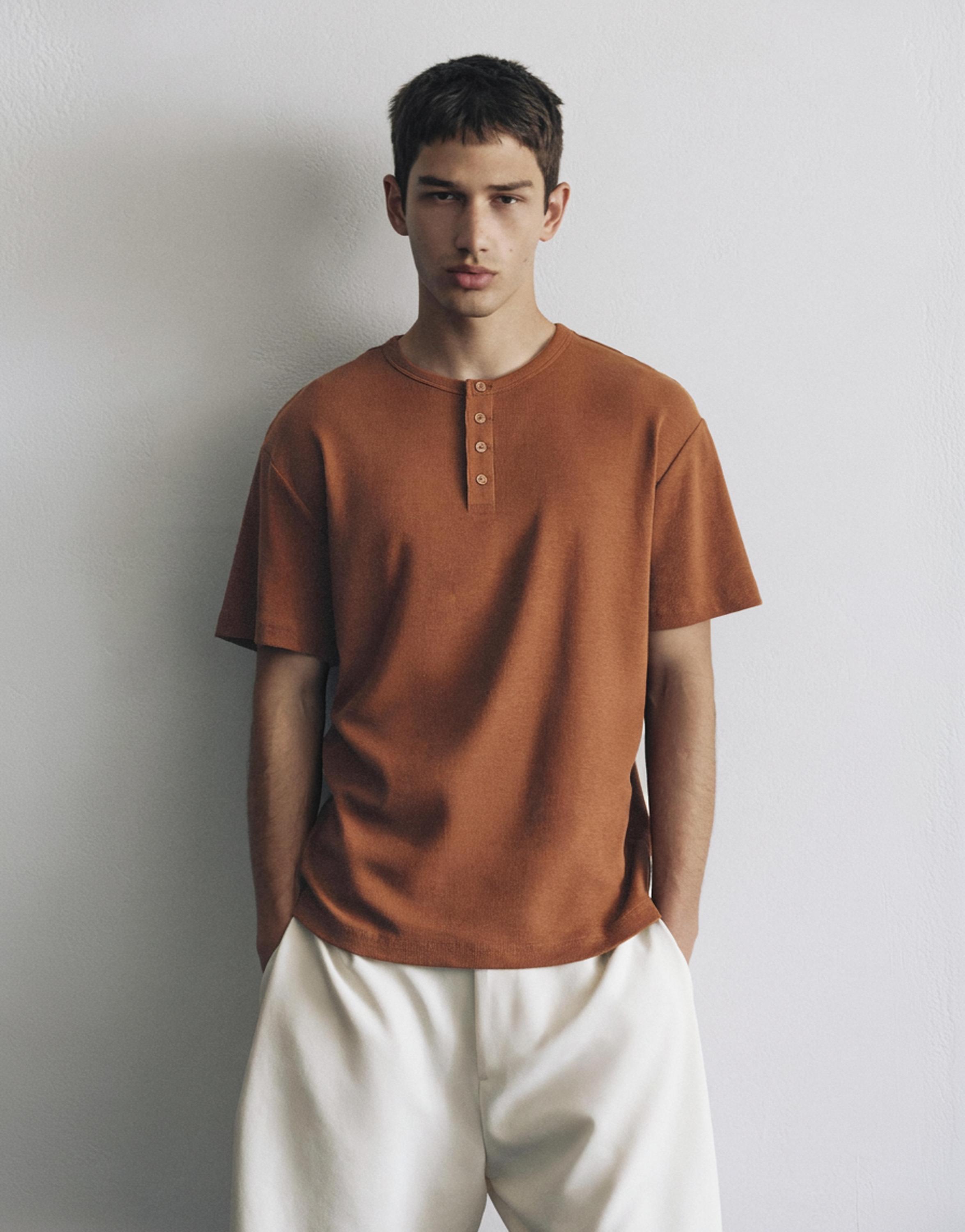 Slim-fit Henley T-shirt — Brown