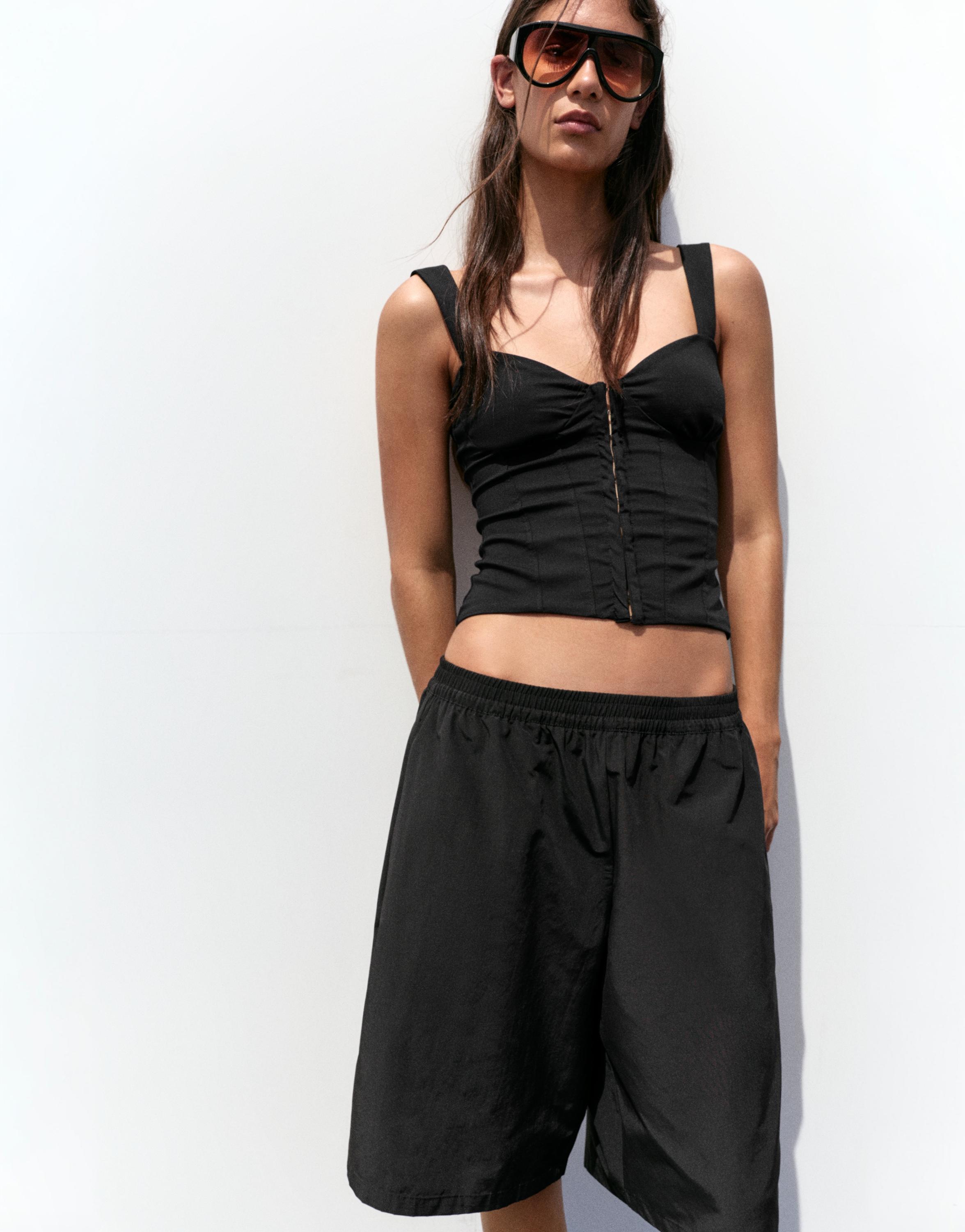 Black Bermuda shorts with elasticated waistband — Black
