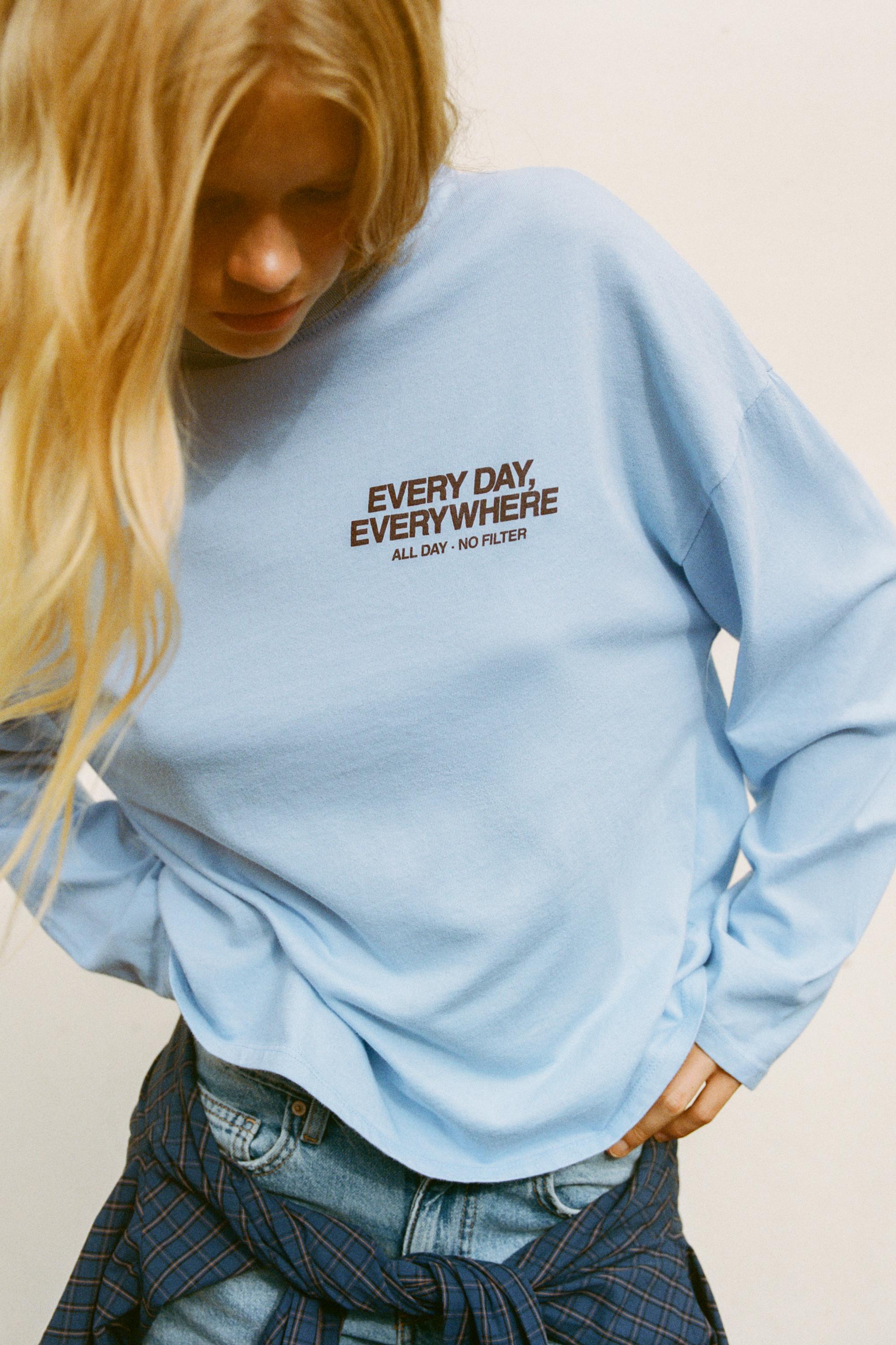 Oversize graphic T-shirt — Pastel blue
