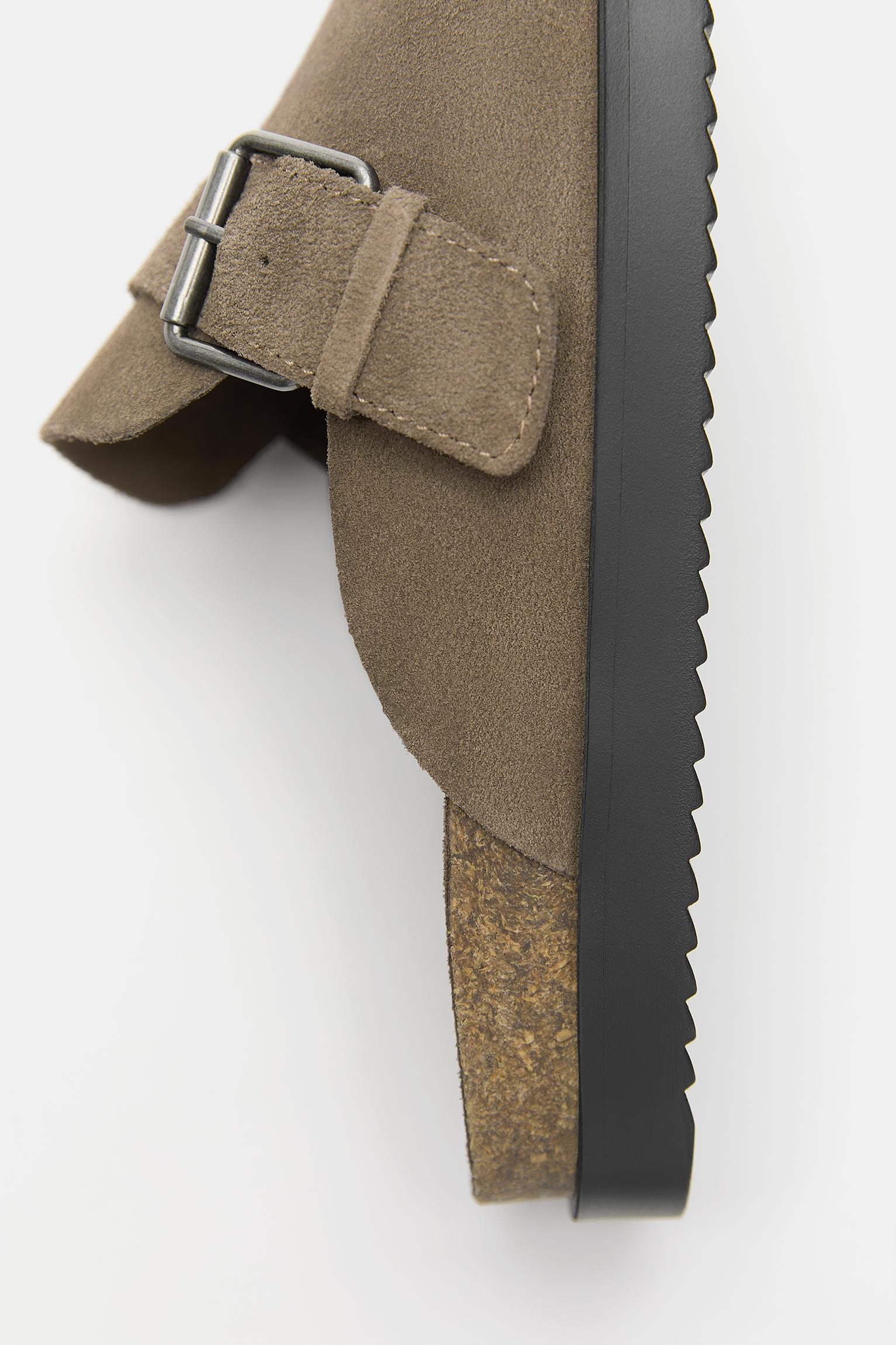 Leather buckle clogs — Brown