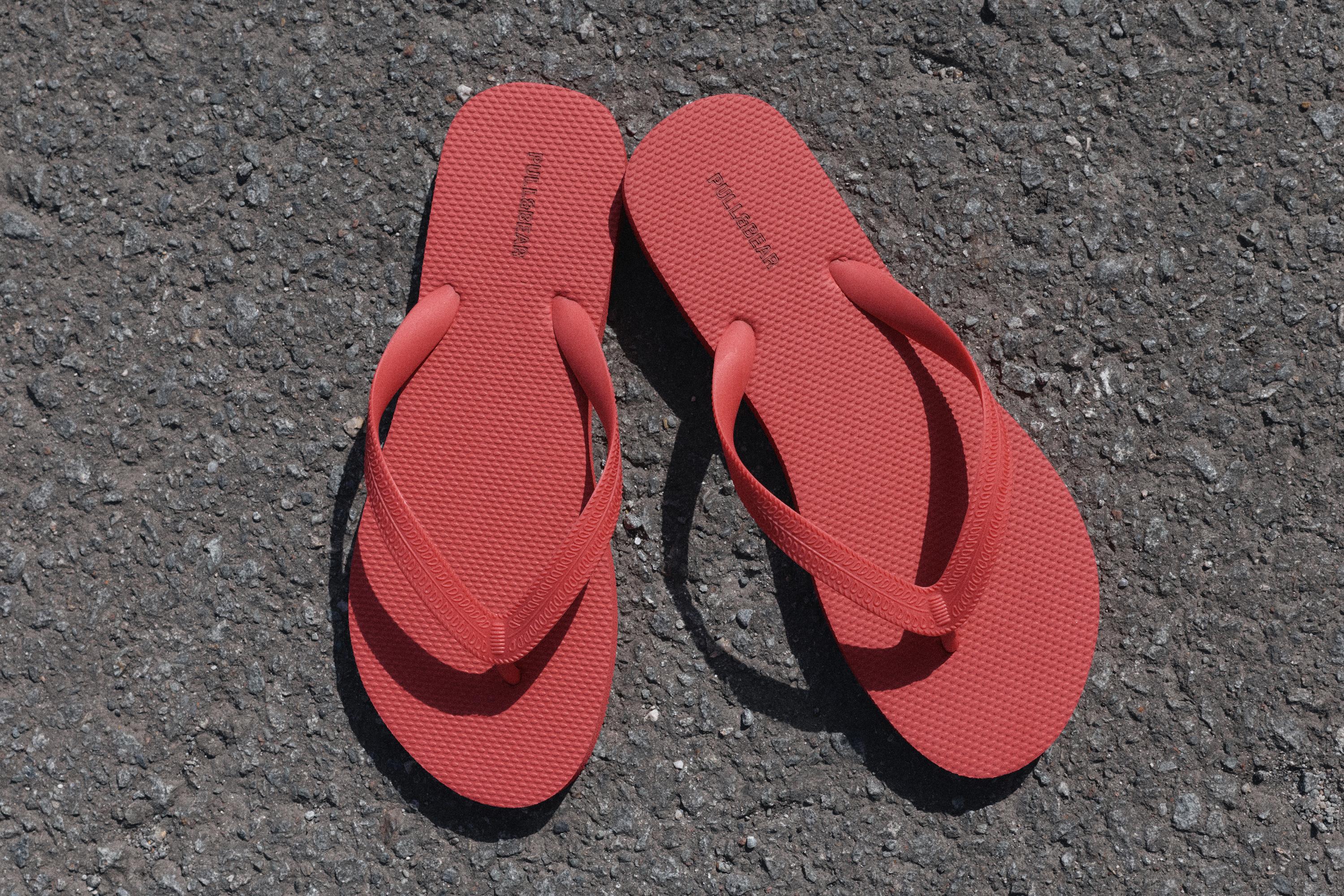 Flat sandals — Red
