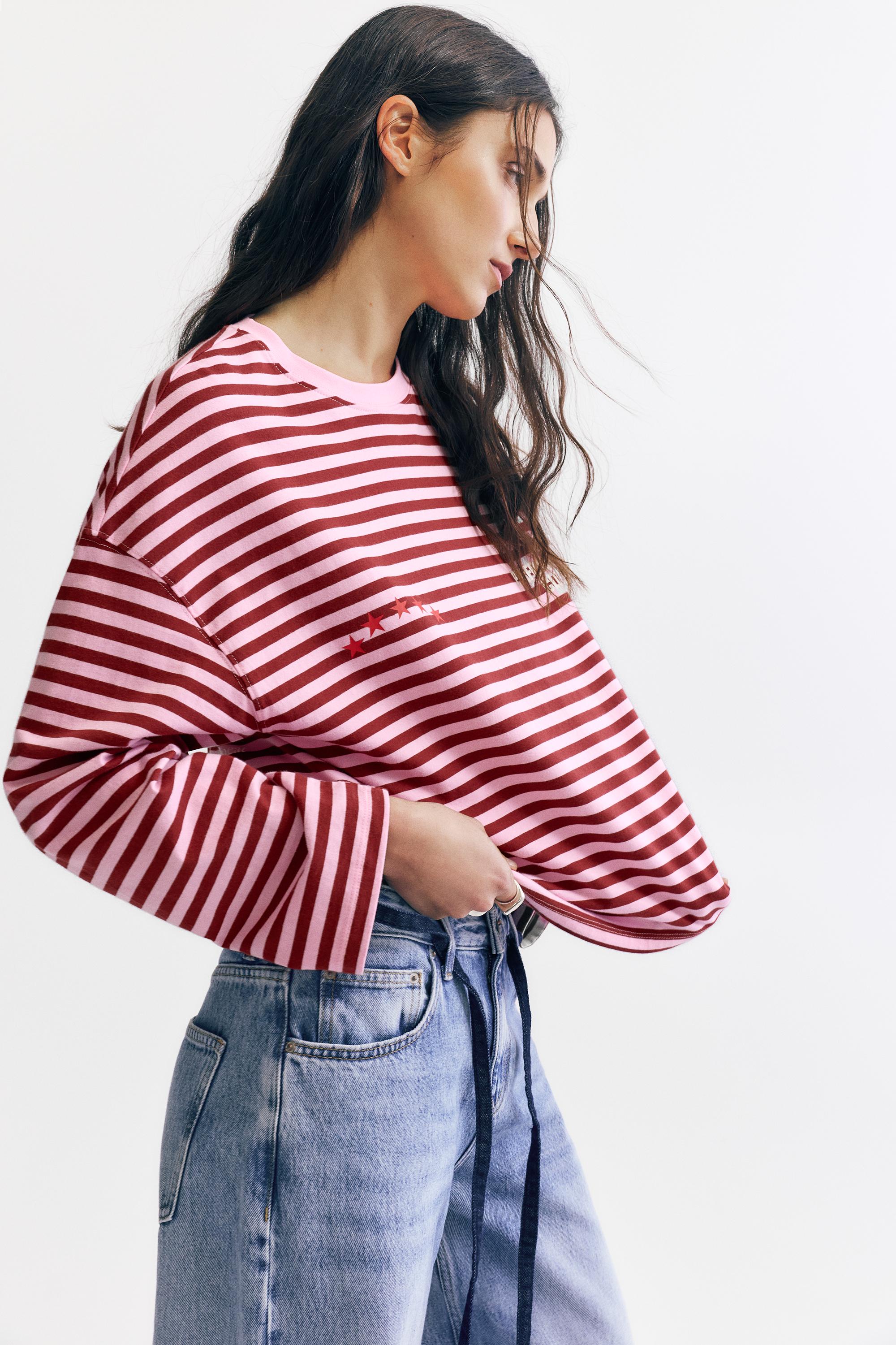 Çizgili, yıldızlı ve yazılı tişört - Görsel 6