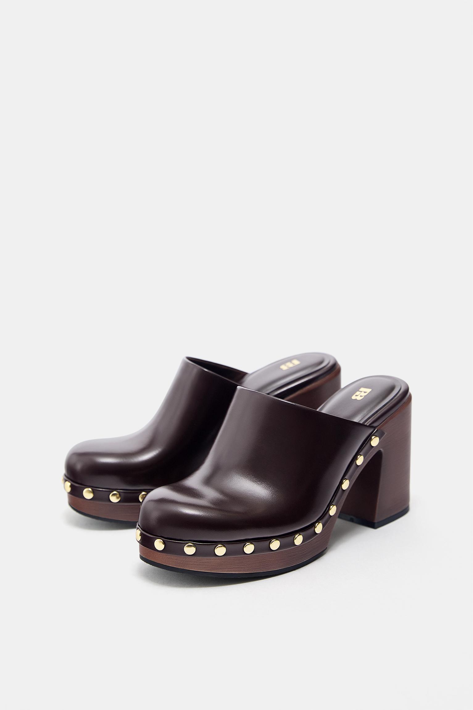 Heeled clogs with studs — Brown