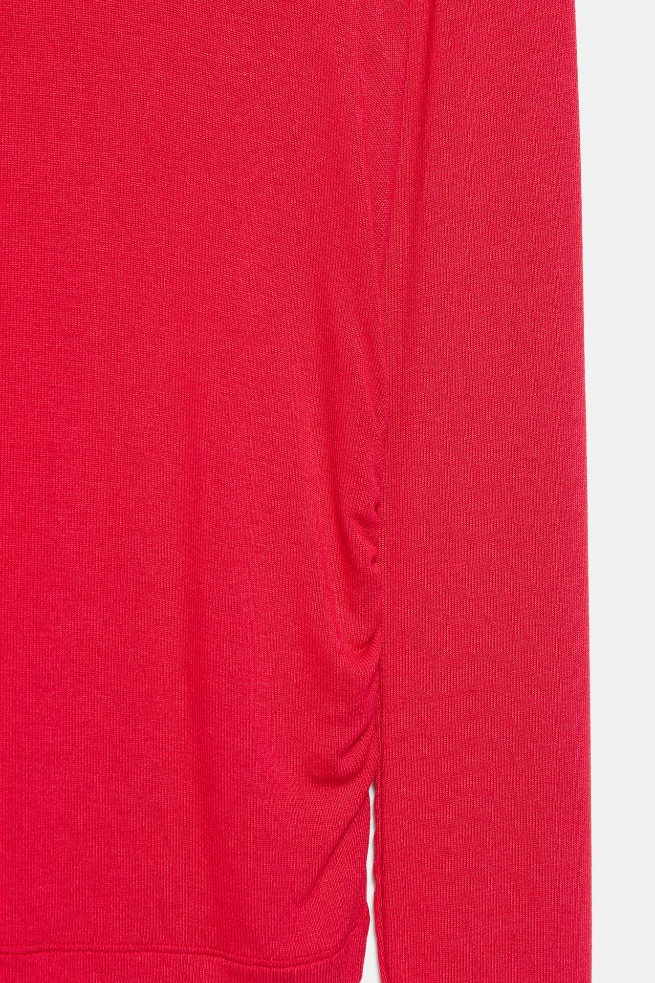 Red top with gathered sides — 0-964