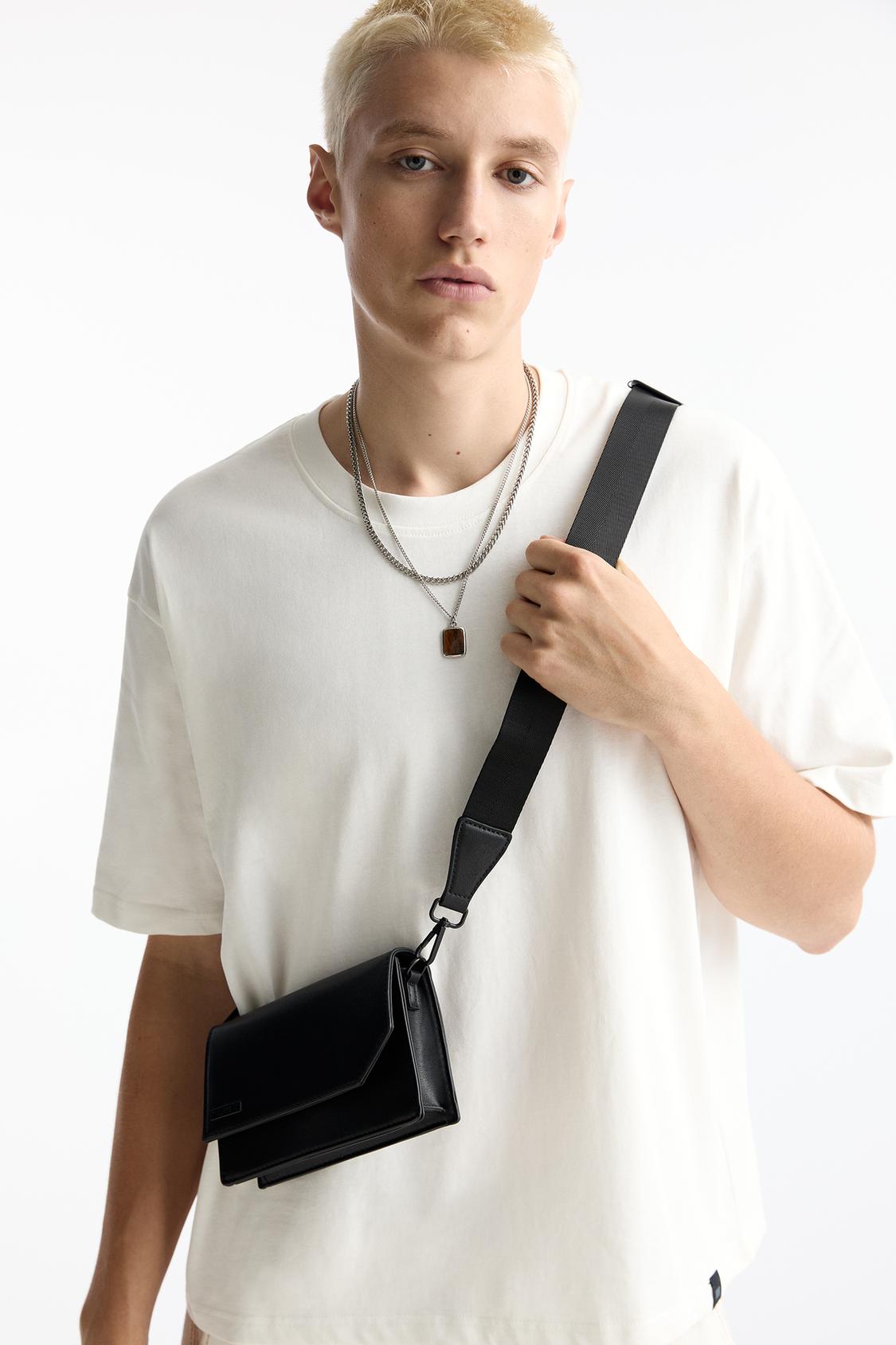 Messenger bag with flap - pull&bear