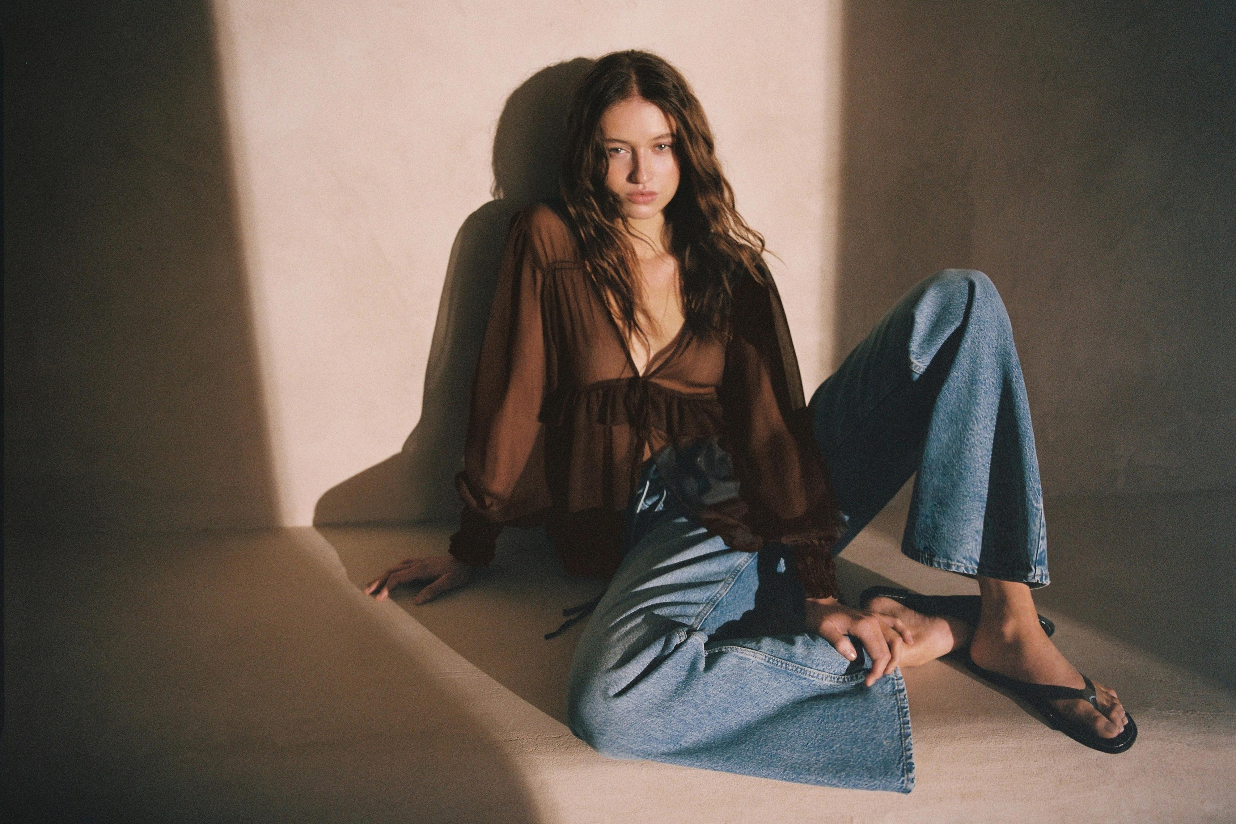 Sheer blouse with ruffle — Brown