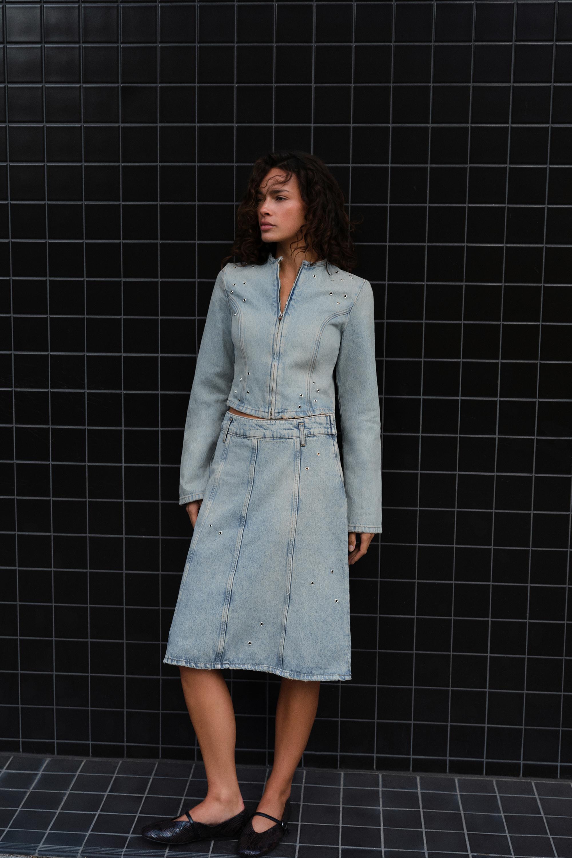 Eyelet midi skirt — Pale blue