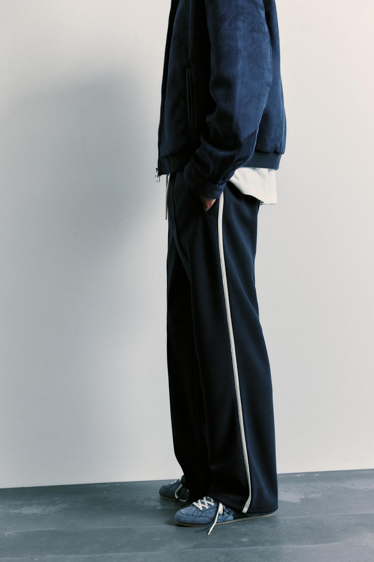Jogger trousers with side stripe — Navy