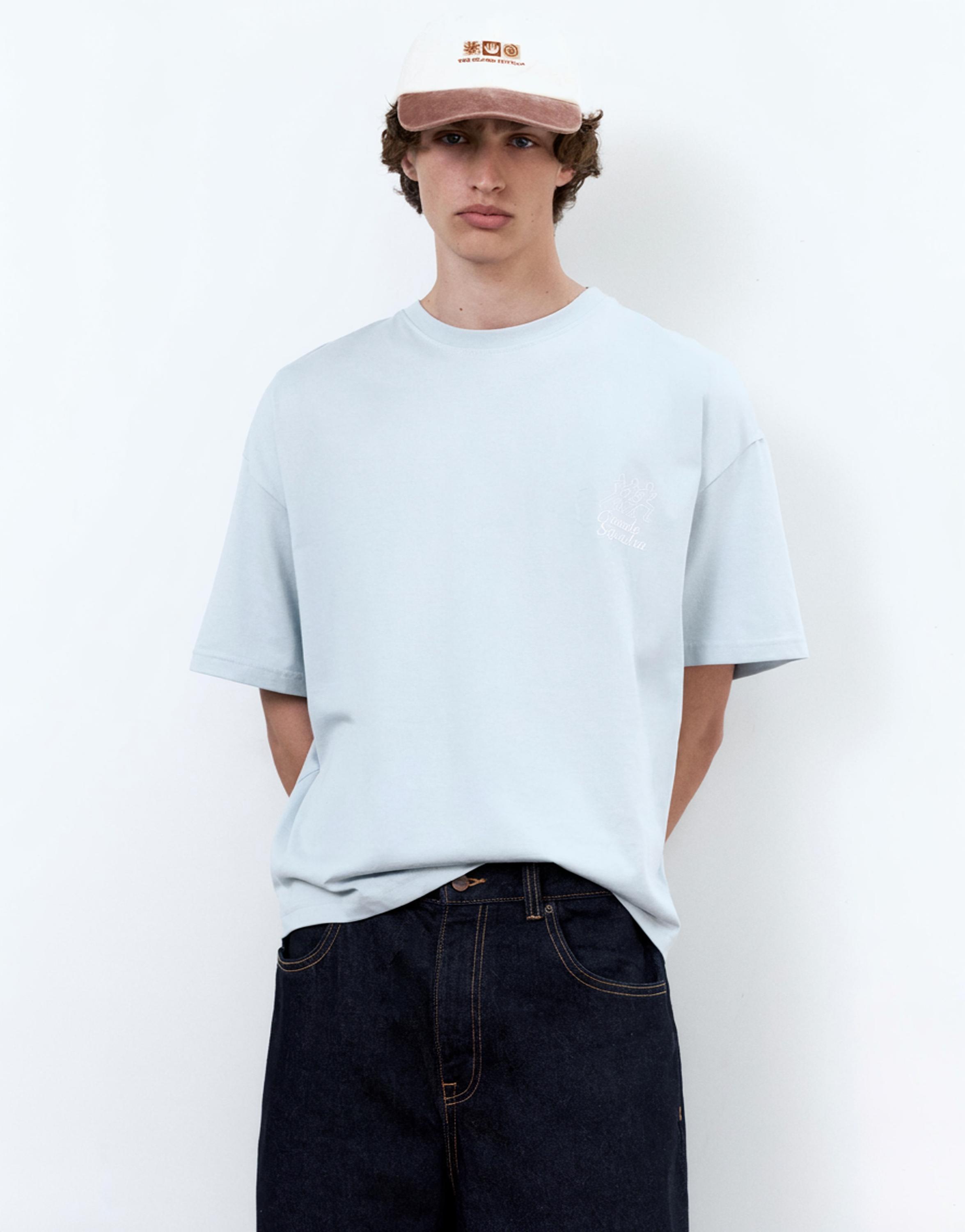 Boxy-fit T-shirt with graphic — Pale blue