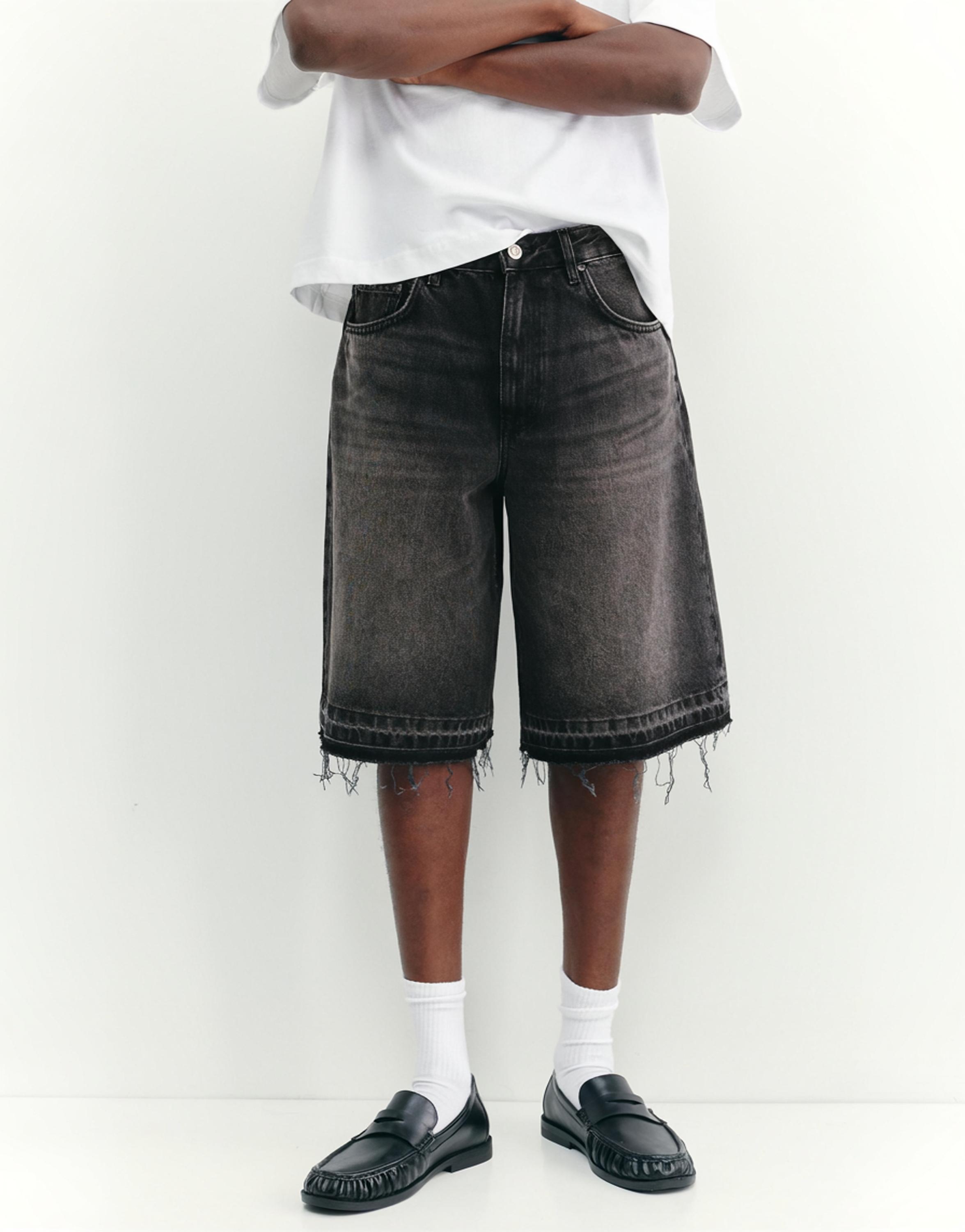 Frayed hem skater Bermuda shorts — Faded black