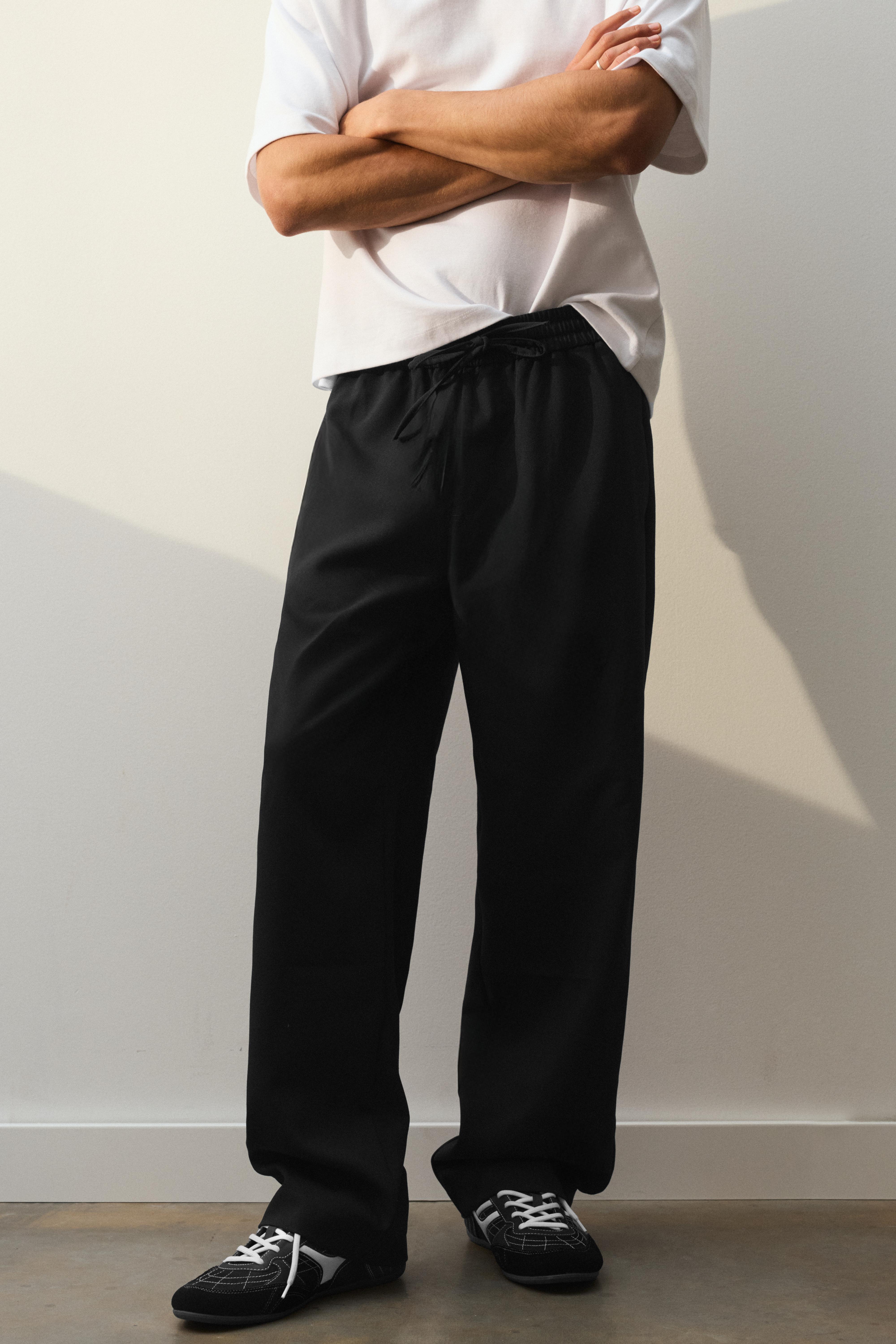 Tailored fit joggers — Black
