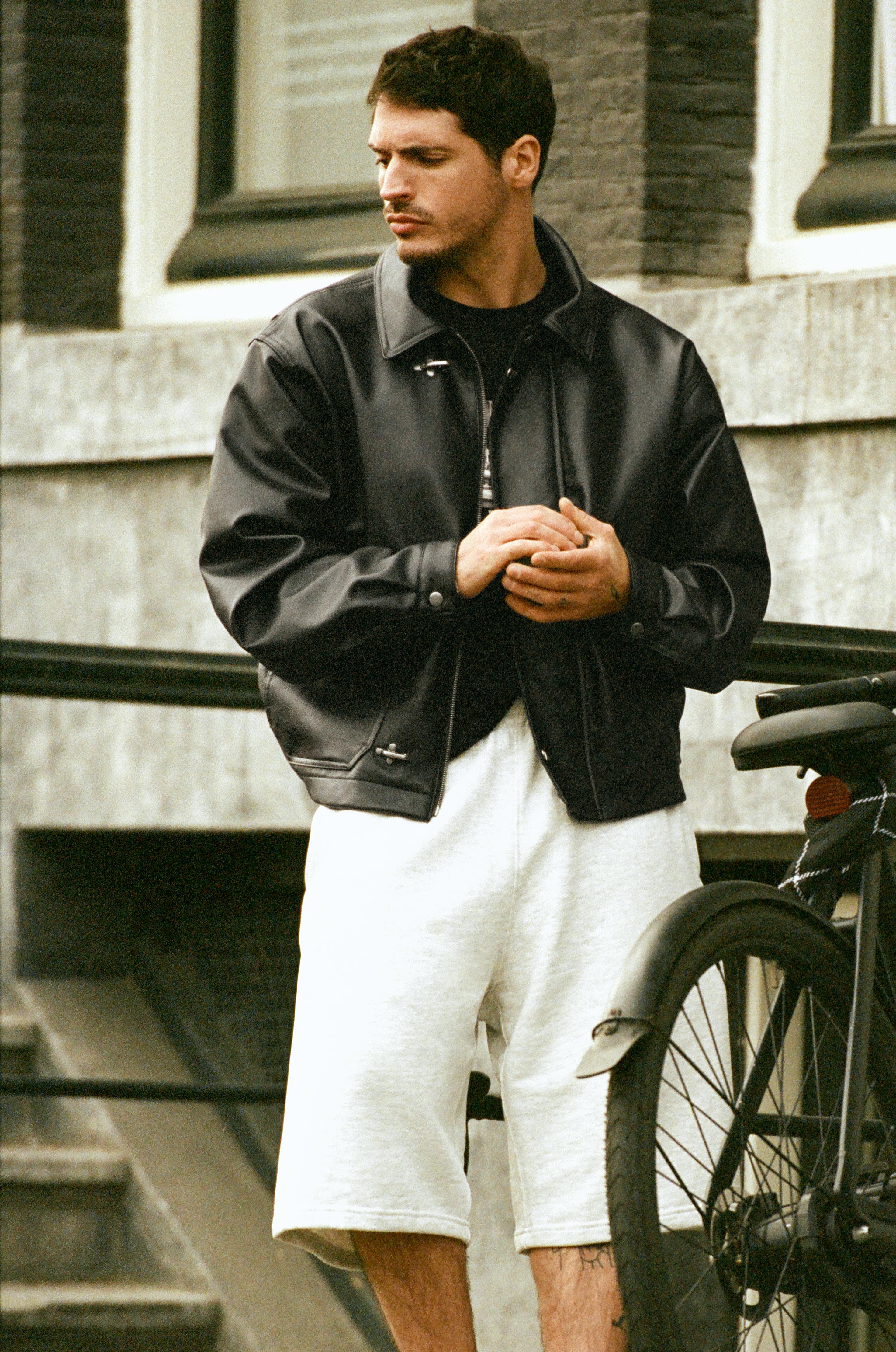 Süslü düğmeli suni deri ceket - Görsel 13