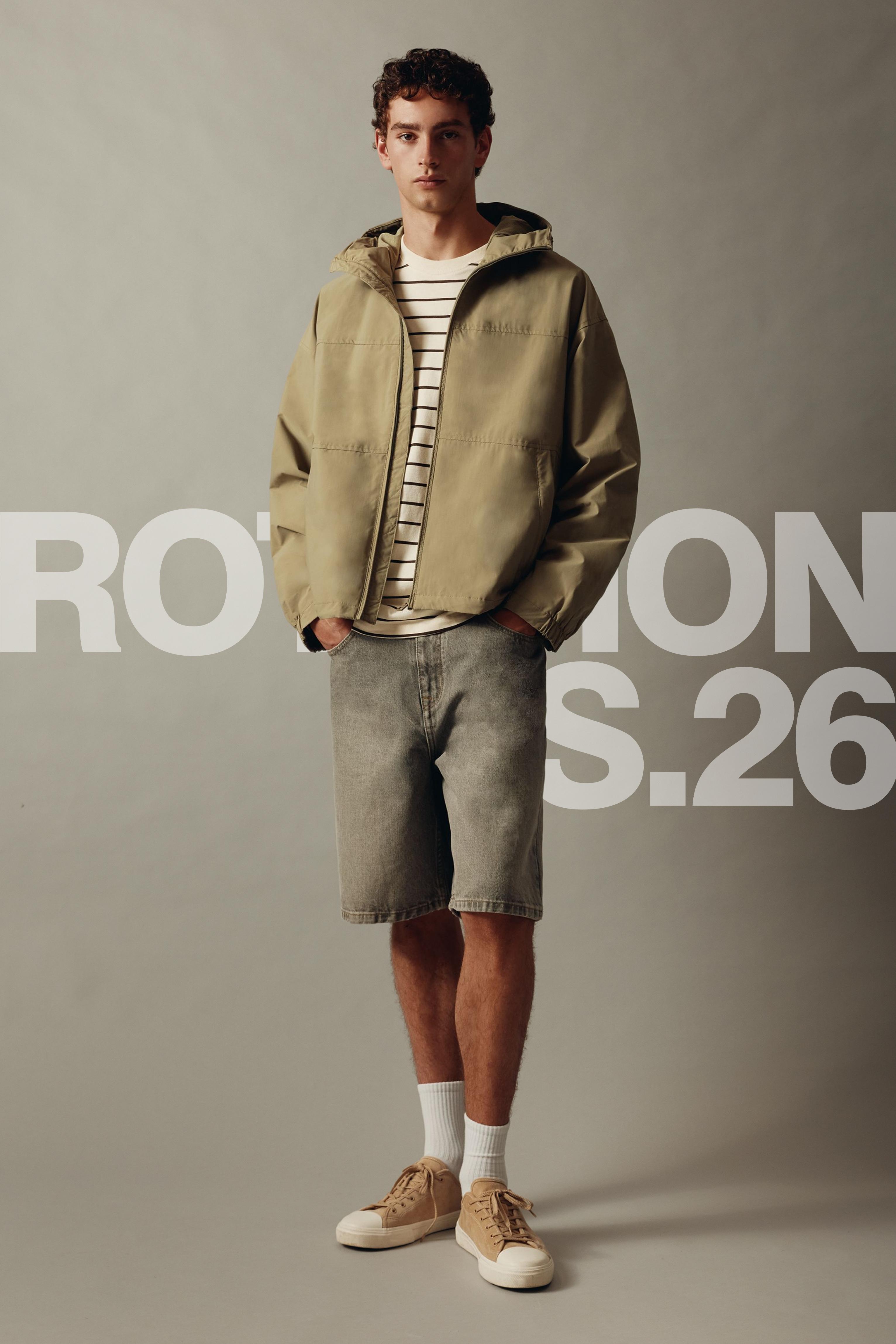 Lightweight hooded raincoat — Sand