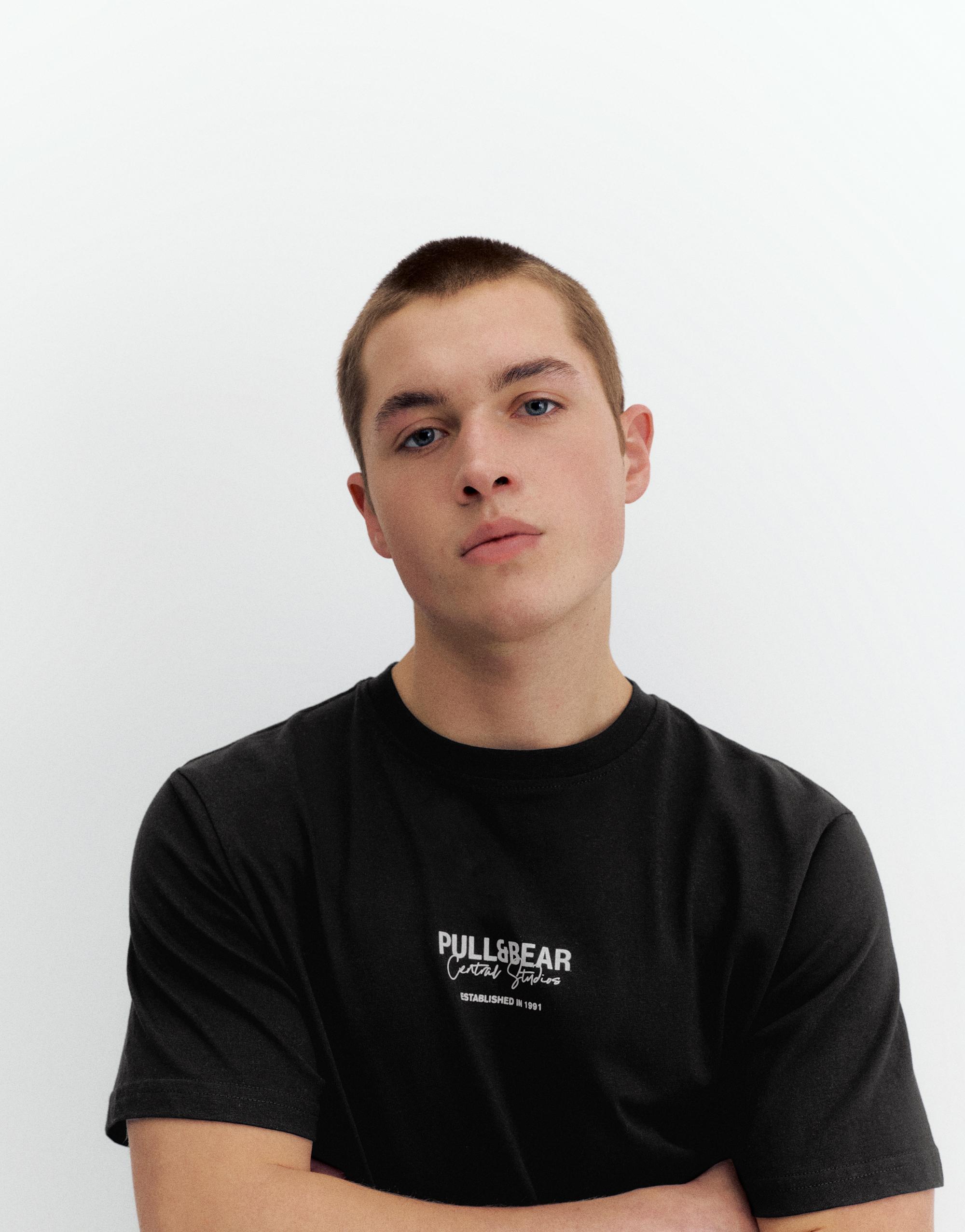Embroidered logo T-shirt — Black