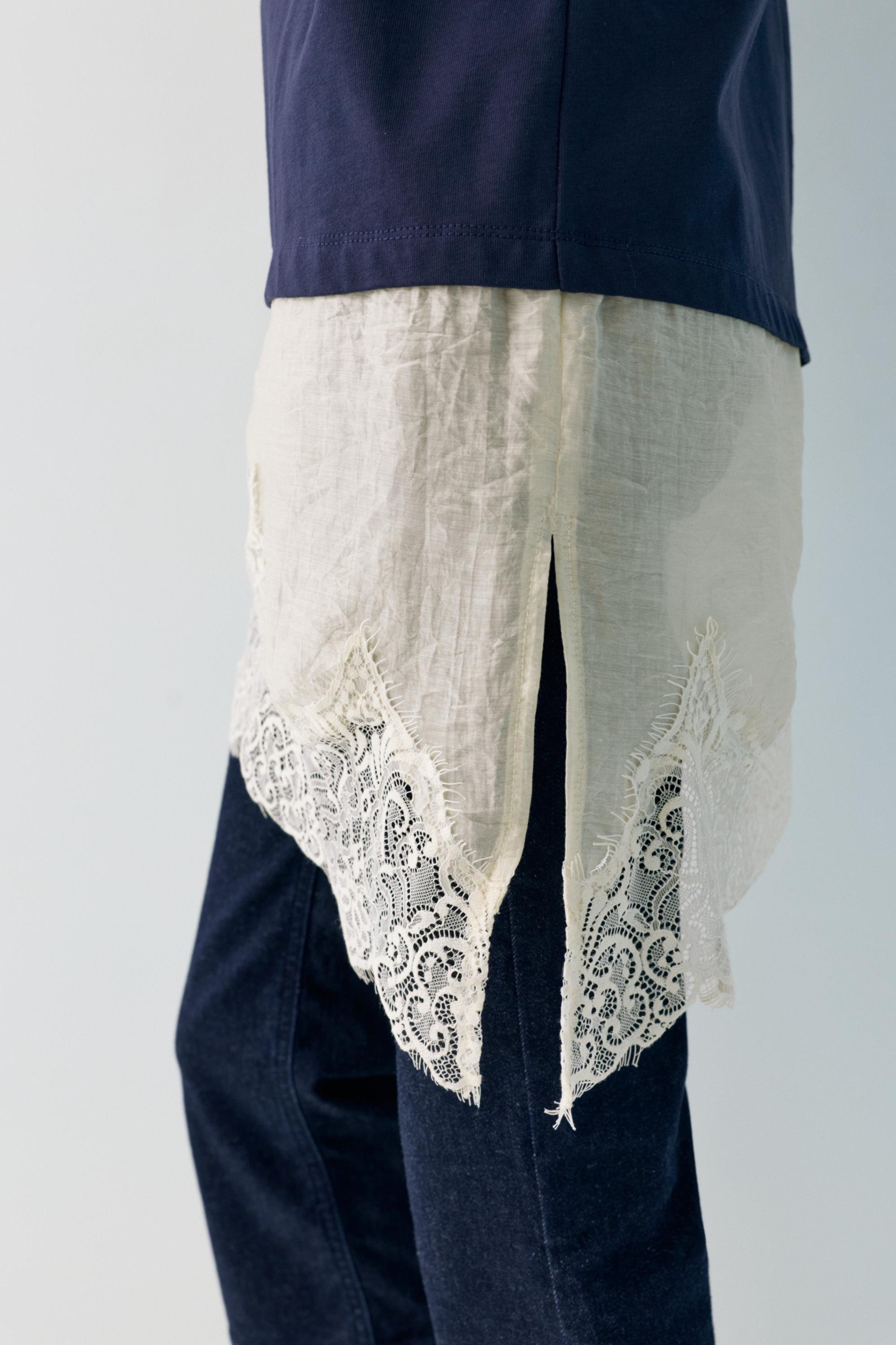 Contrast T-shirt with lace hem — Navy