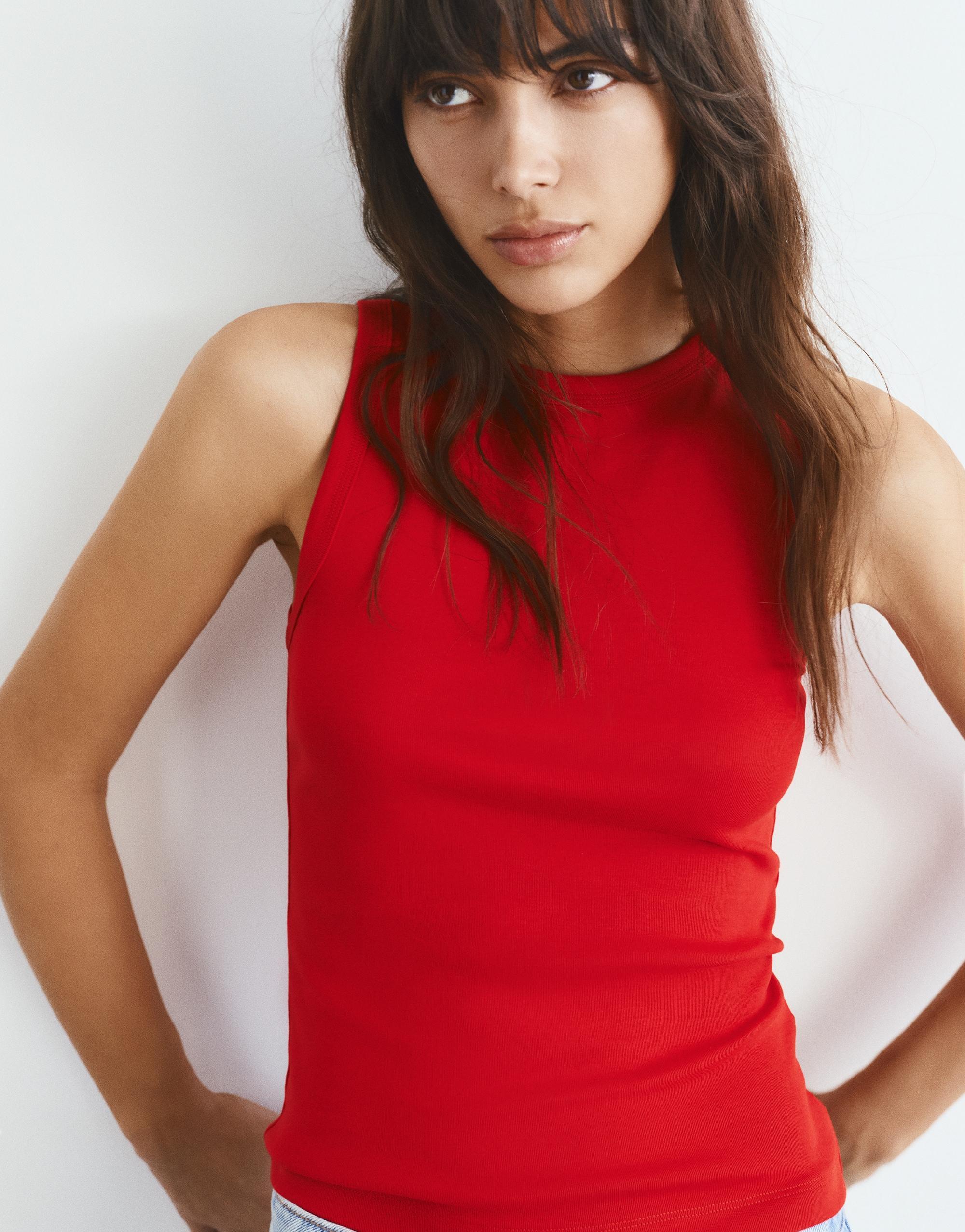 Round neck tank top — Red