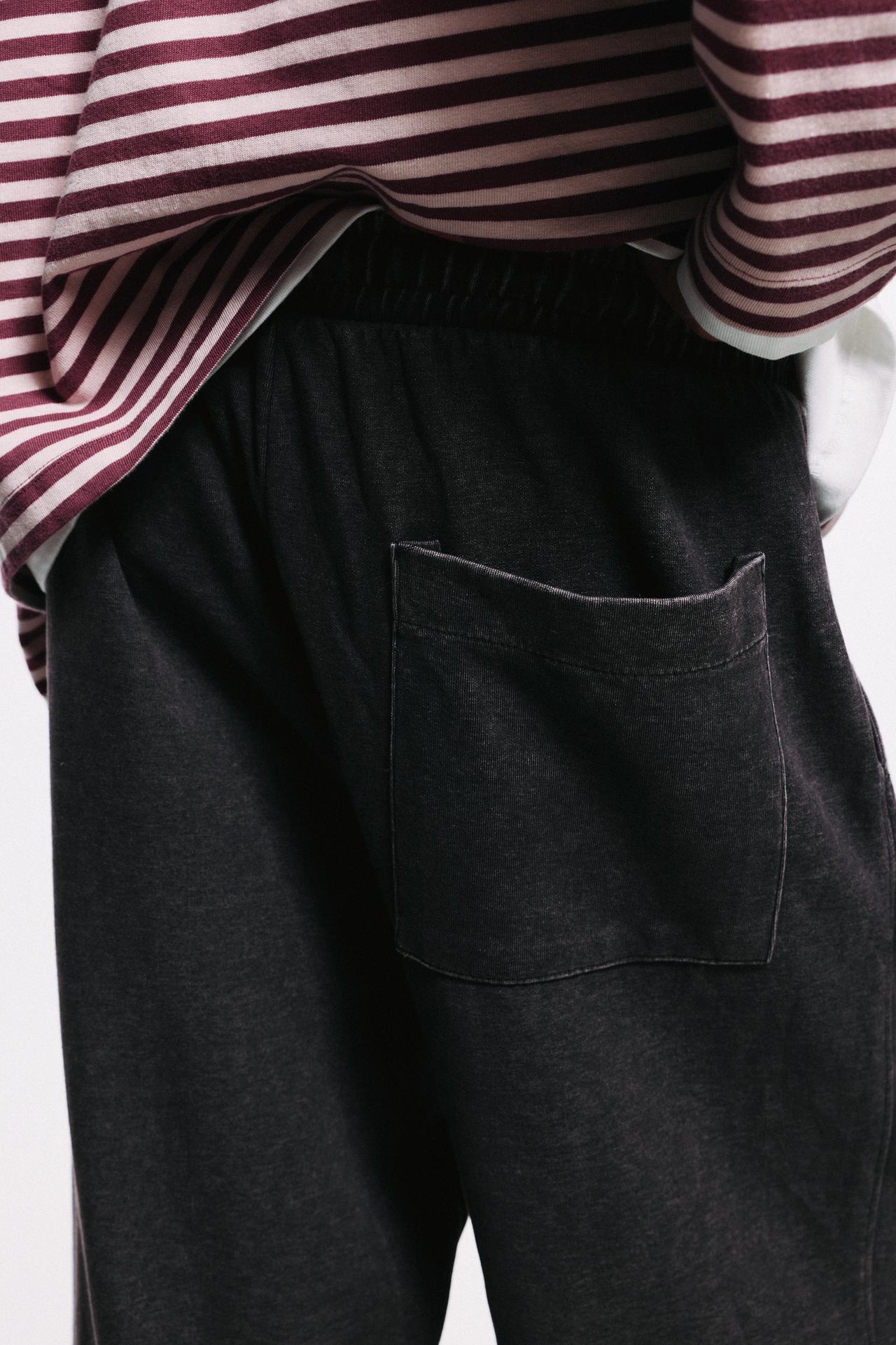 Washed-effect jogger trousers — Black