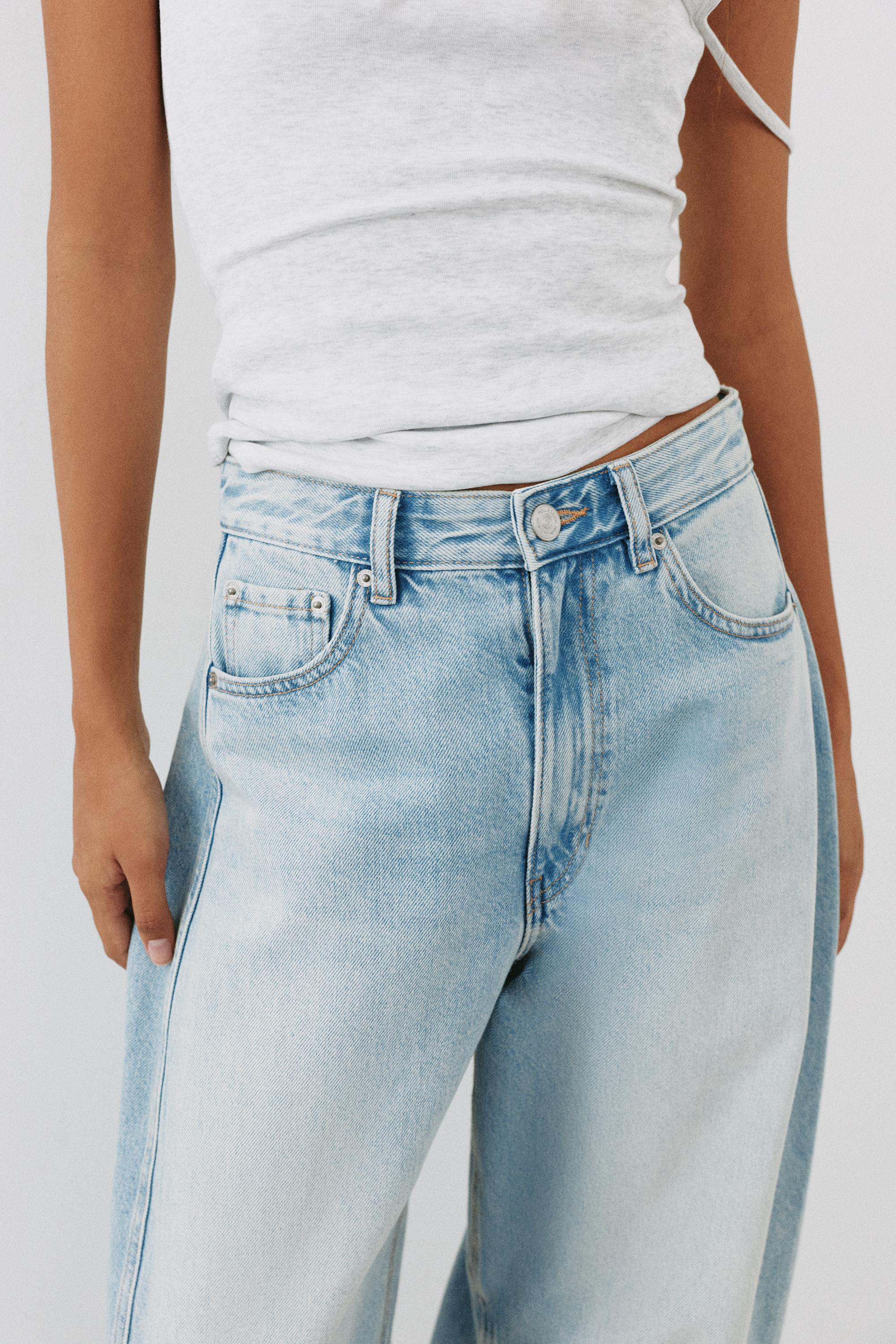 Balloon jeans with belt loops — Pale blue