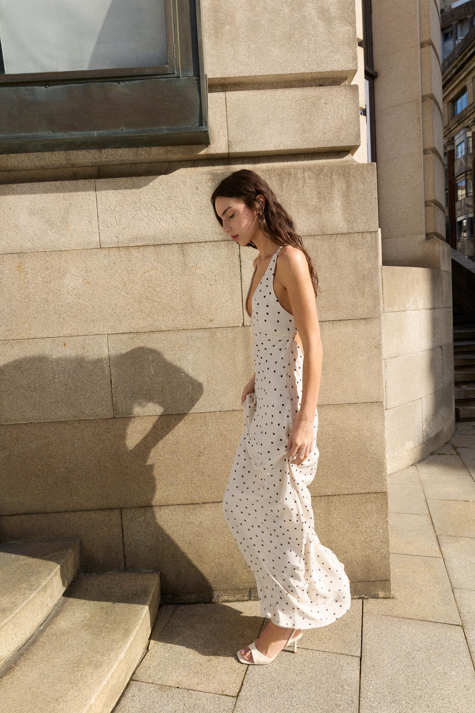 Saten puantiyeli askılı sırt dekolteli elbise - Görsel 16