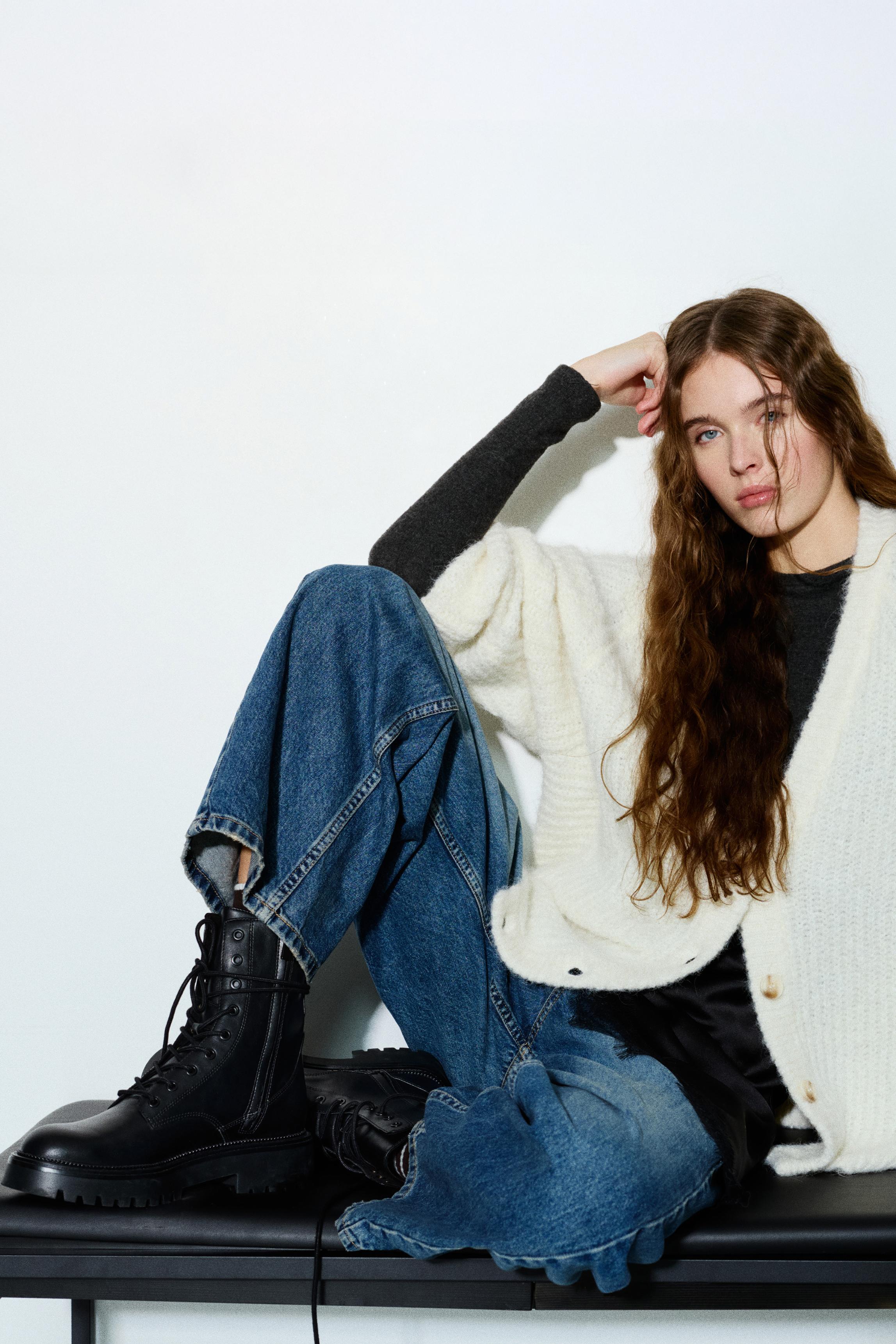 Lace-up flat ankle boots — Black
