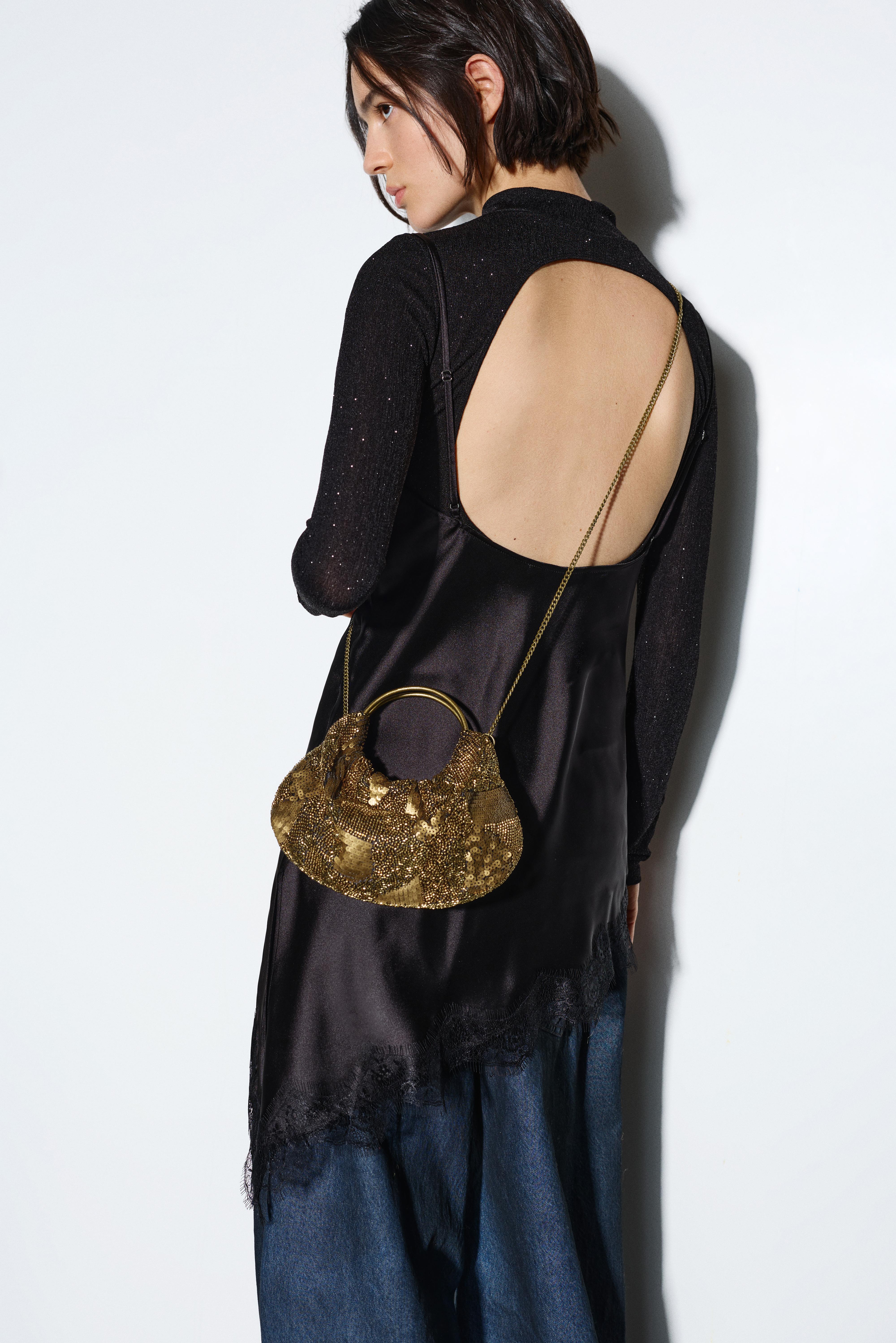 Tasche Mit Perlen Und Metallgriff