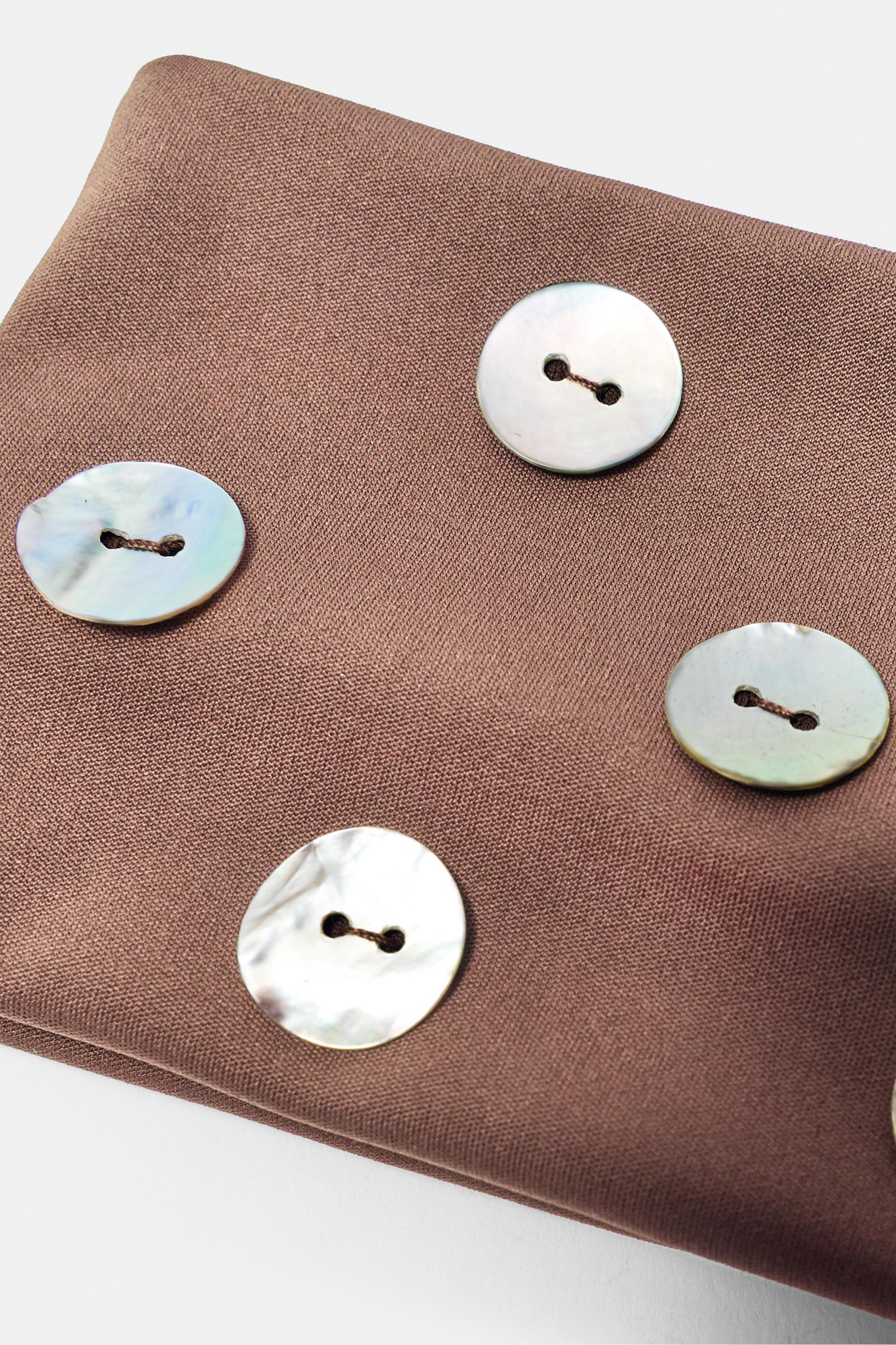 Elastic headband with buttons — Brown