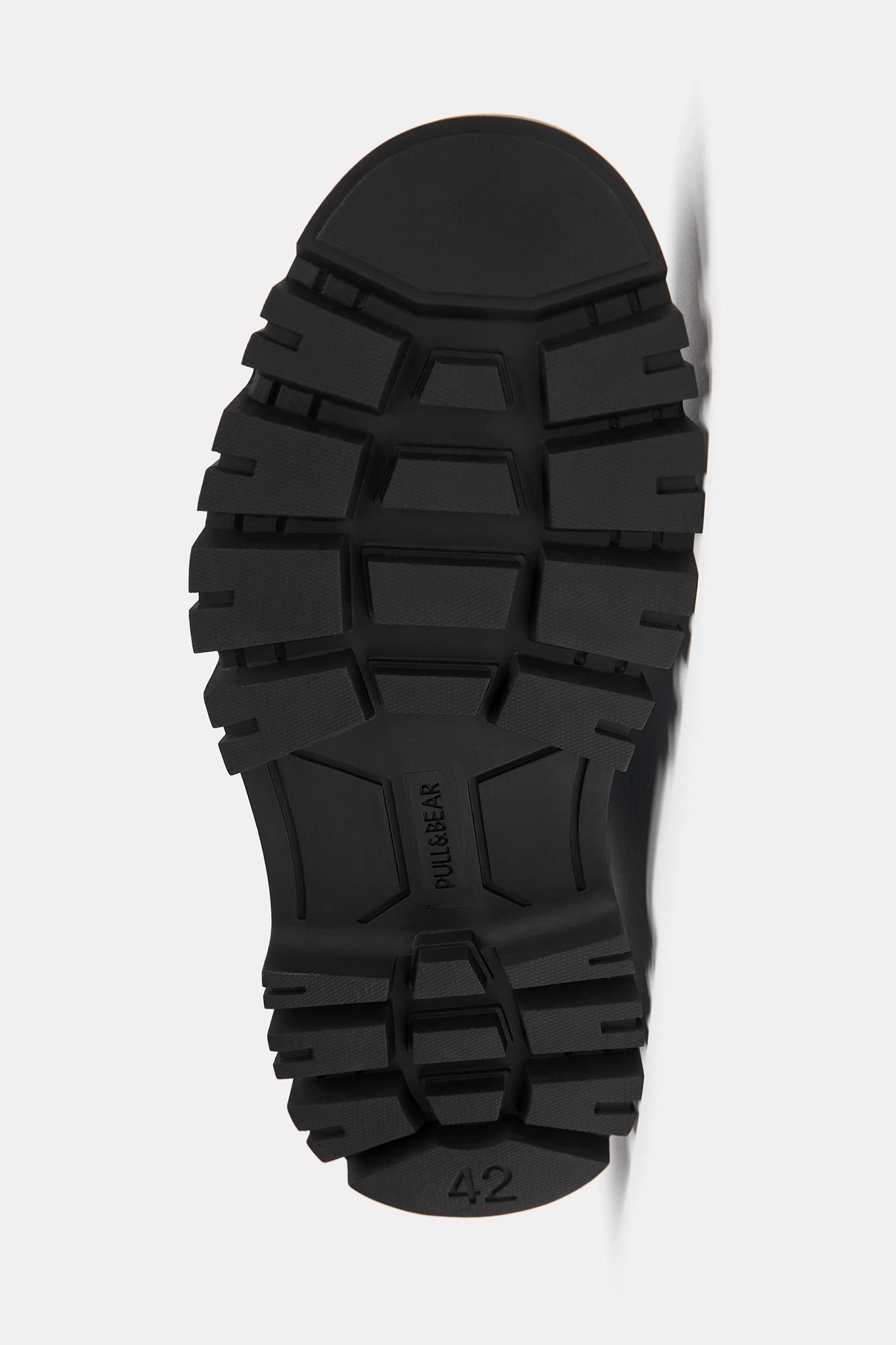 Lace-up lined boots — Black