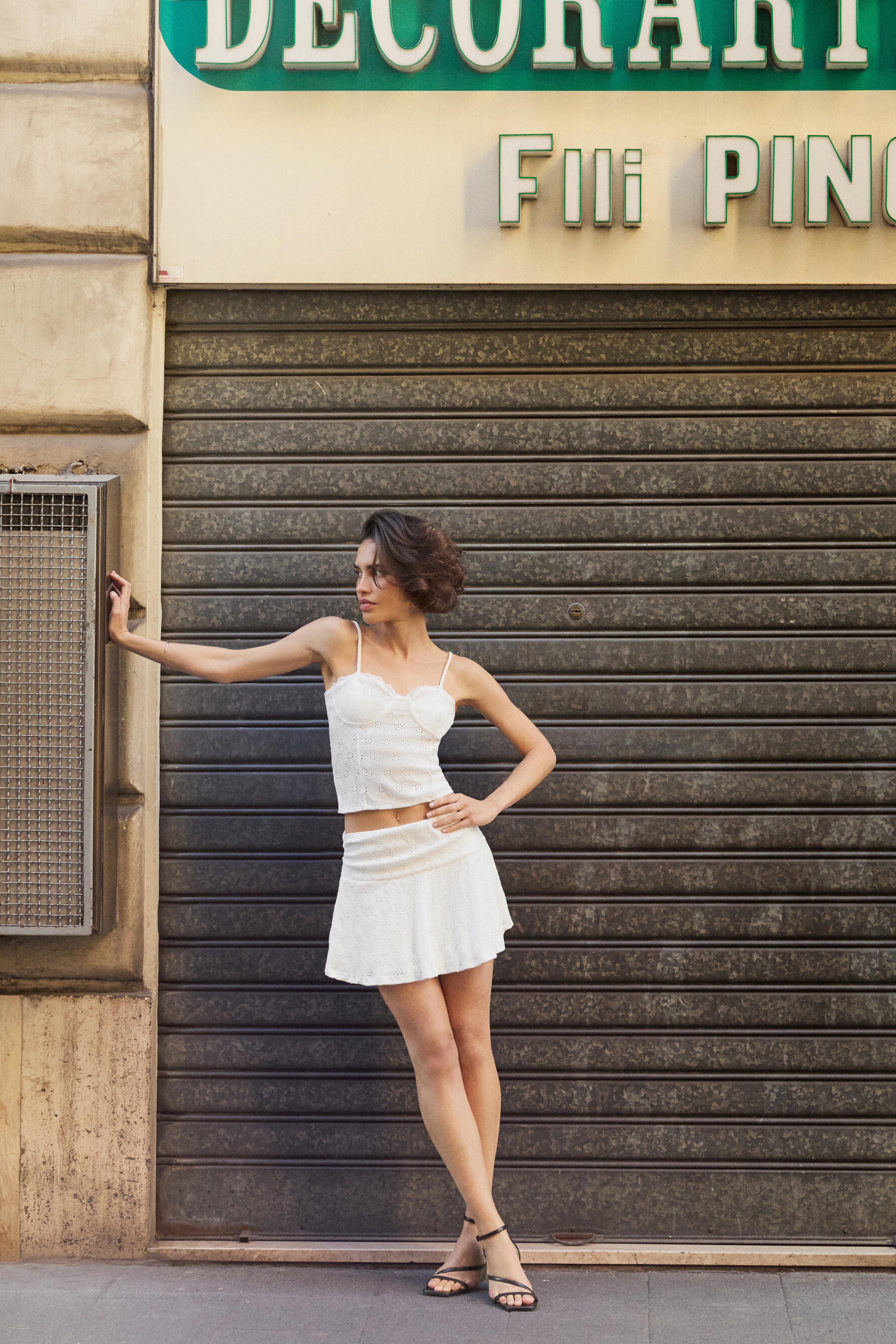 Swiss embroidery mini skirt — White