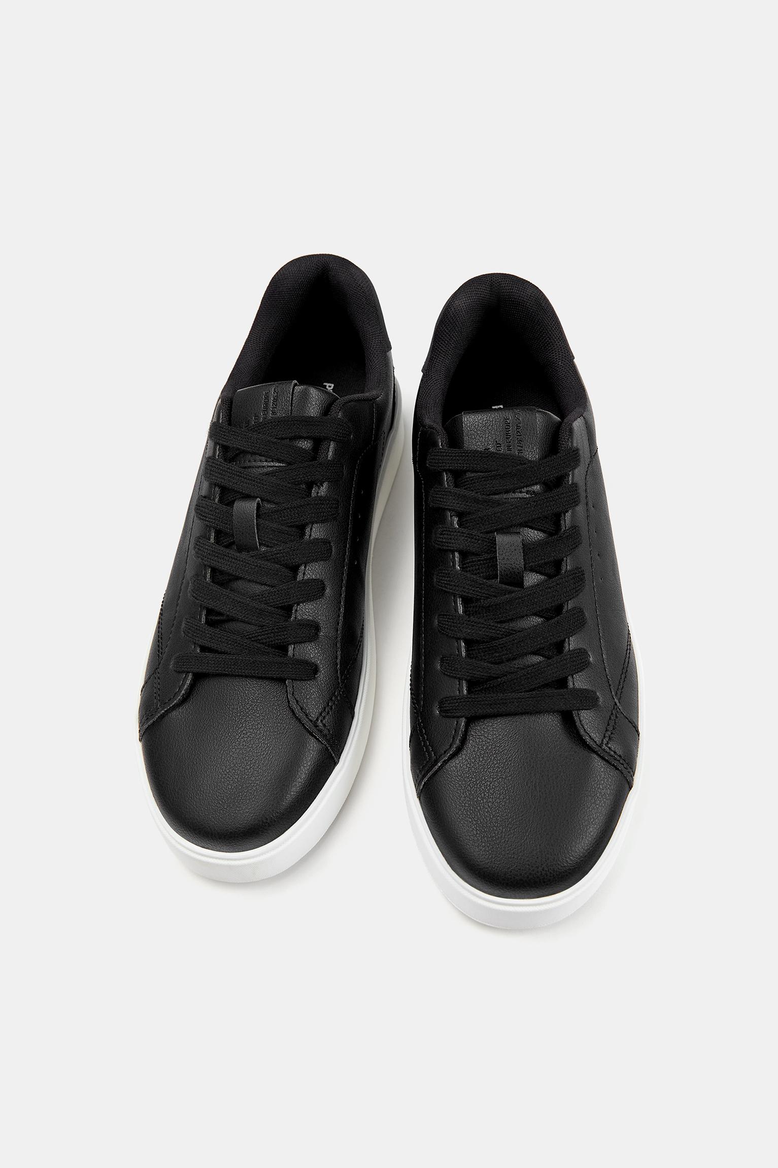 Casual trainers — Contrast