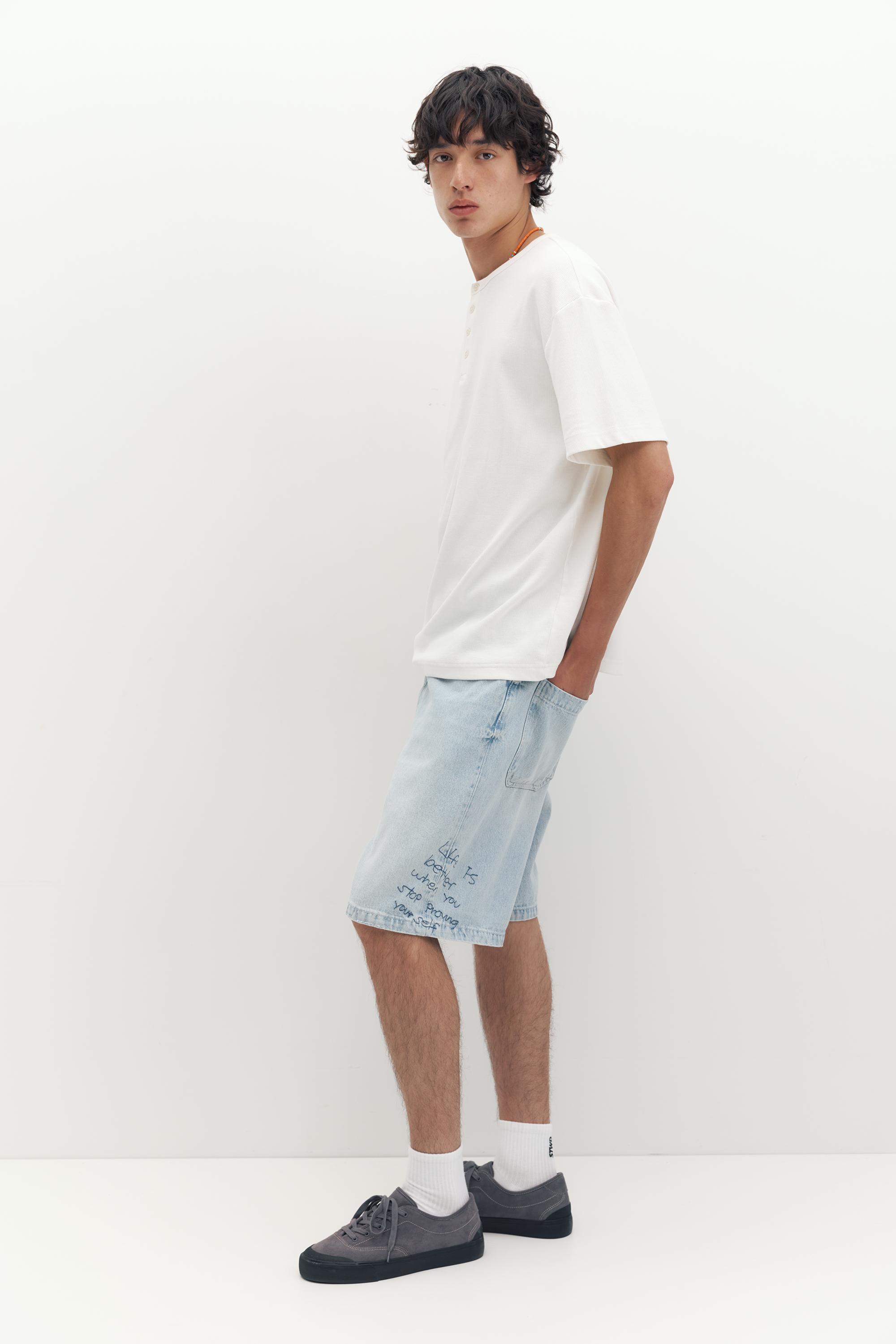 Embroidered baggy denim Bermuda shorts — Pale indigo