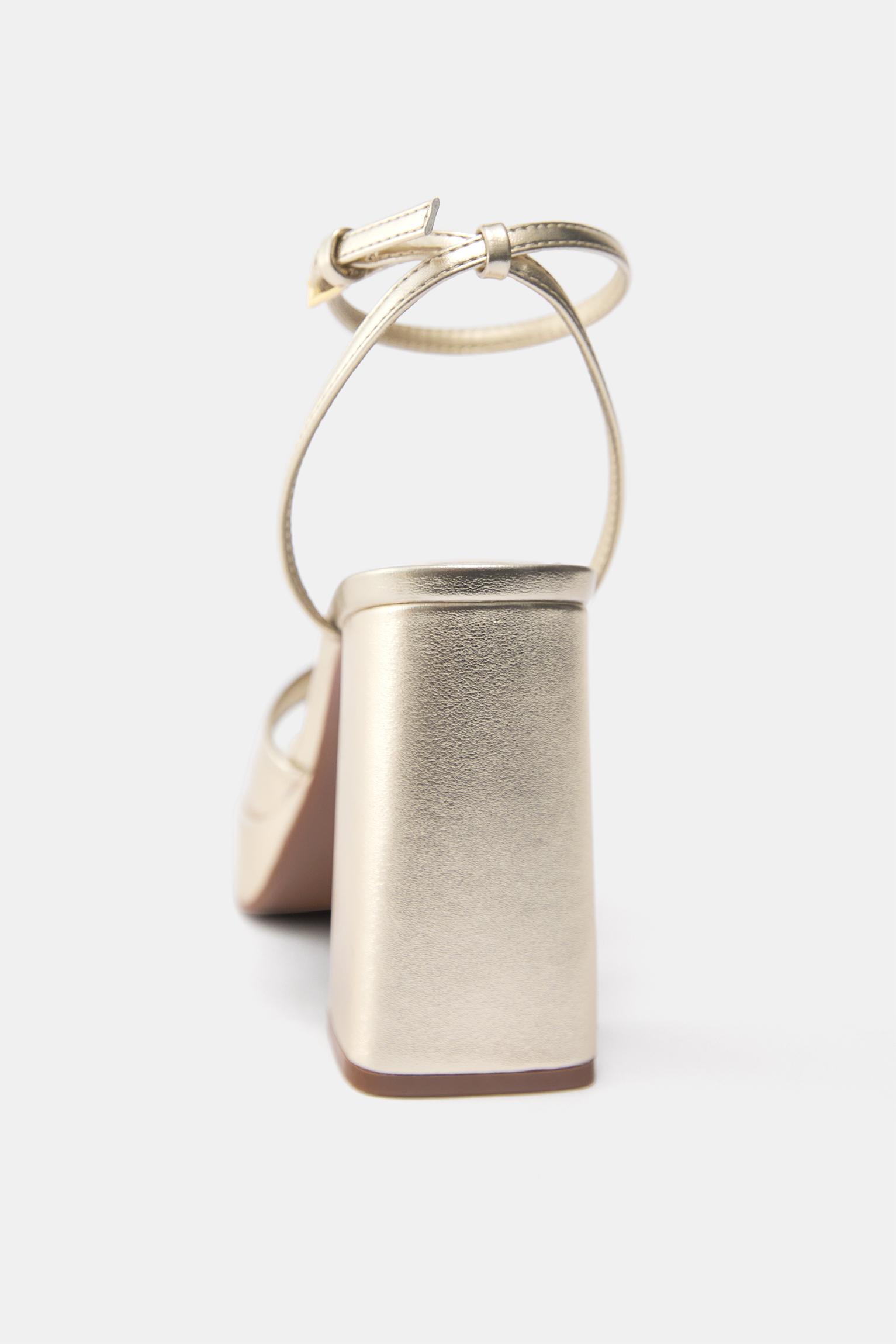 Gold platform heeled sandals — Gold