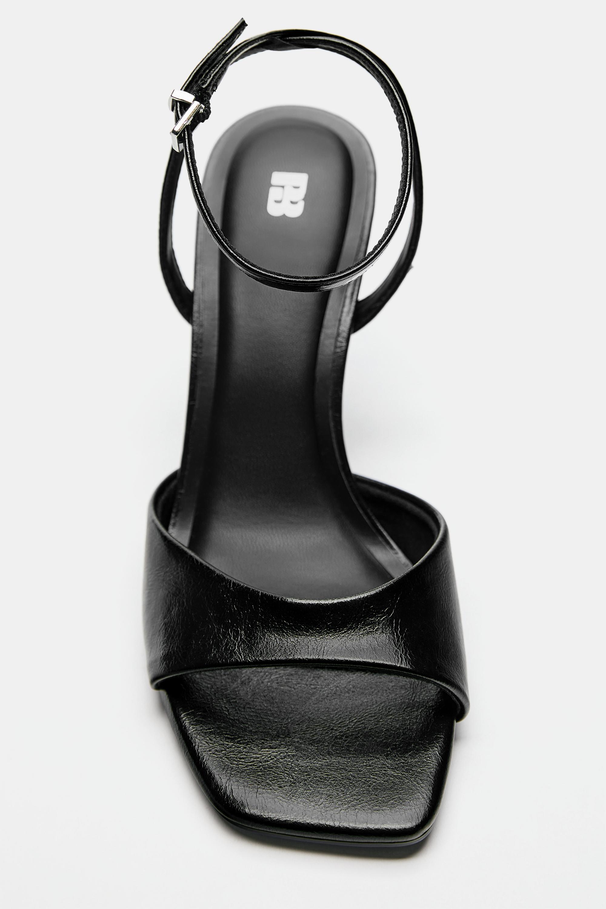 Heeled sandals — Black