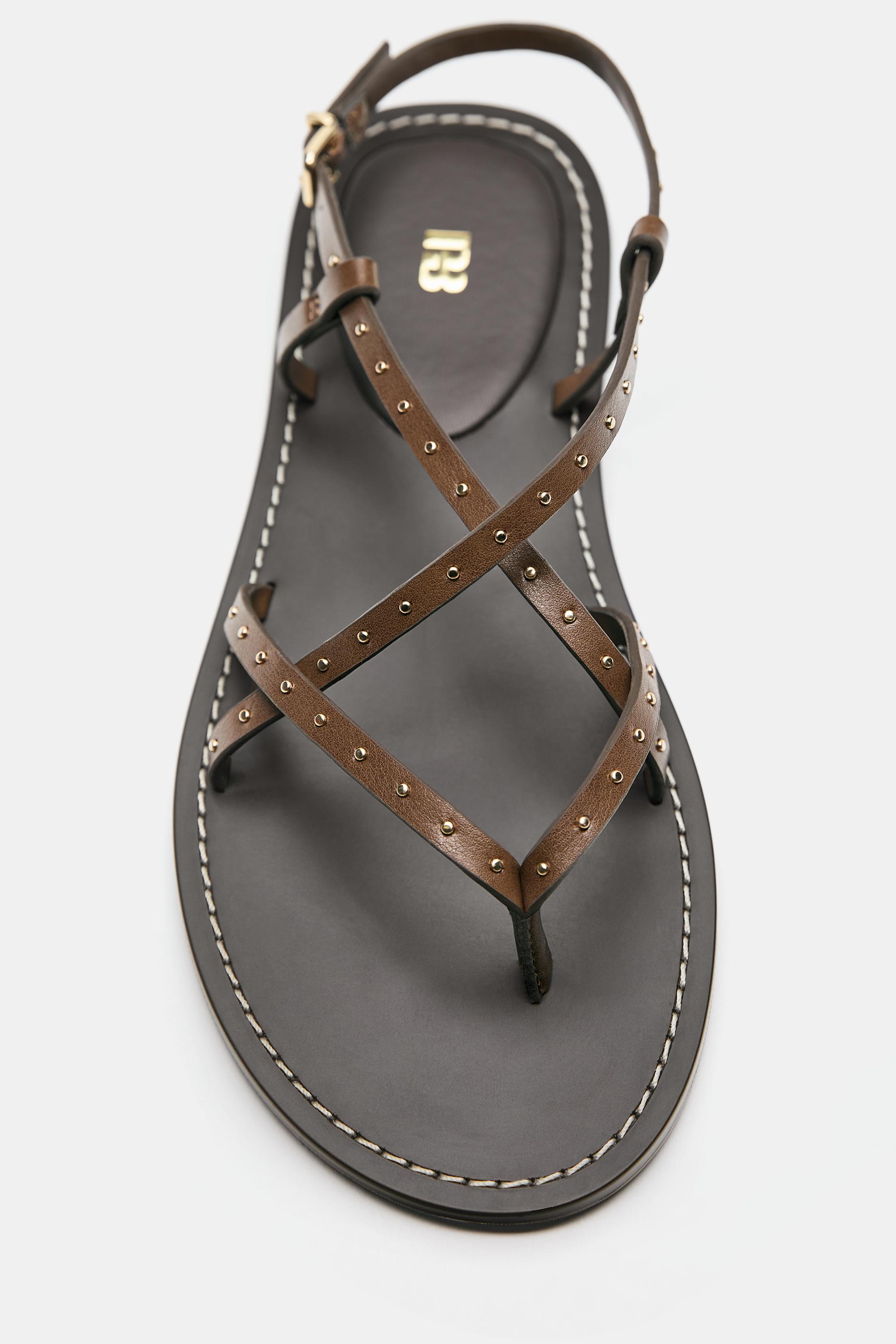 Flat studded sandals — Brown